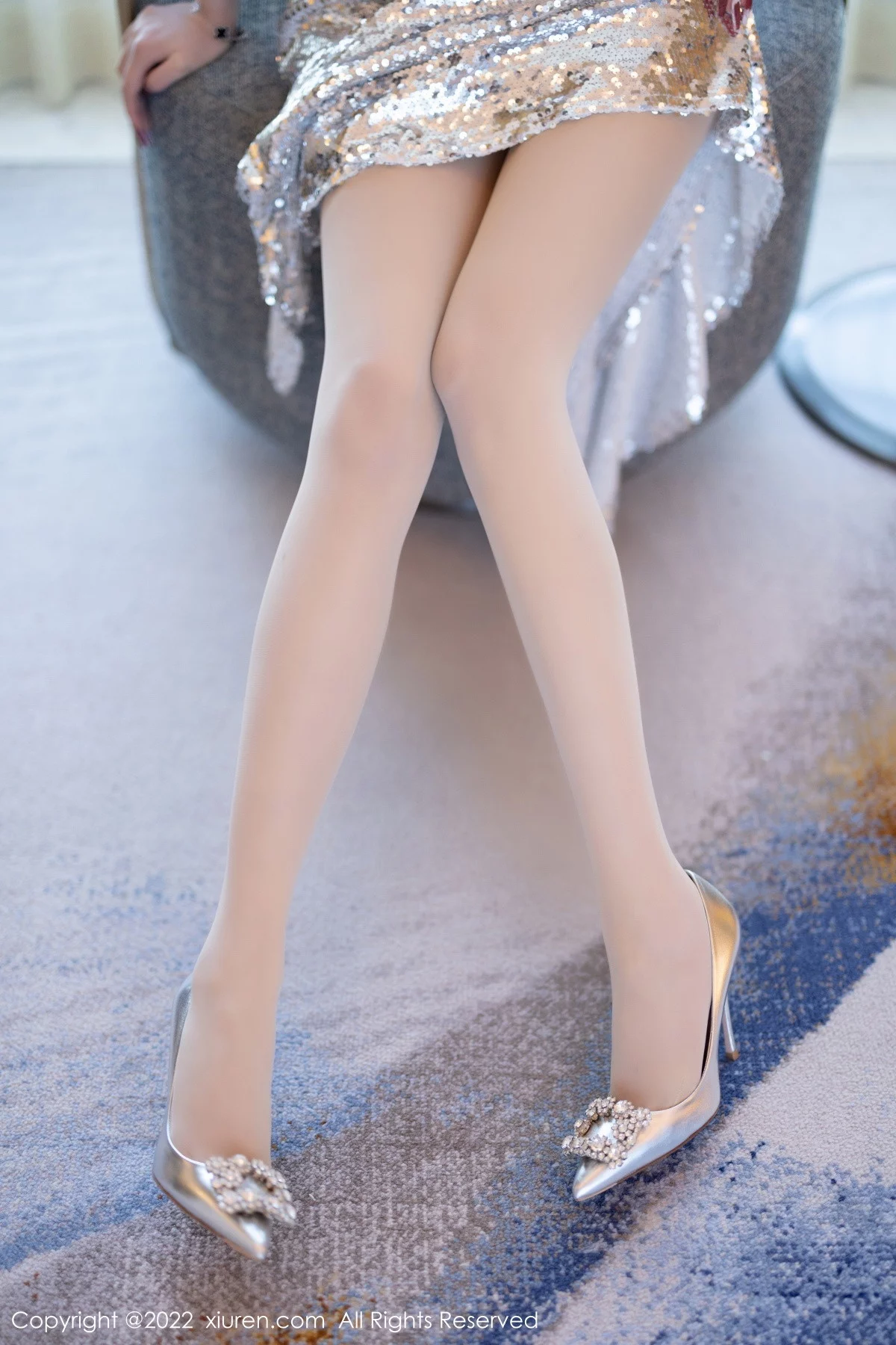 [[XiuRen秀人网]秀人网]No.5860_女神杨晨晨Yome性感银色吊带短裙露黑色蕾丝内衣惹火诱惑写真81P