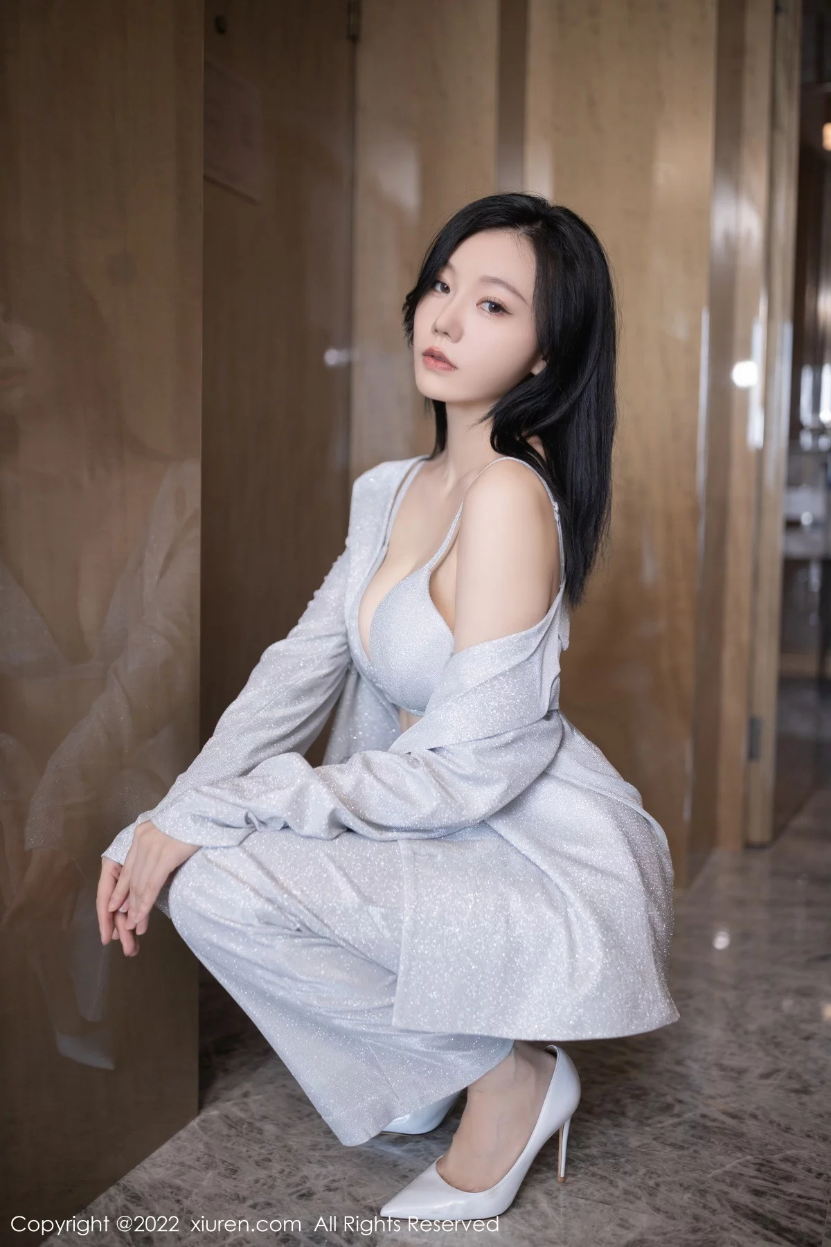 [[XiuRen秀人网]秀人网]No.5859_模特安然anran脱银色西服露性感银色内衣秀完美身材诱惑写真76P