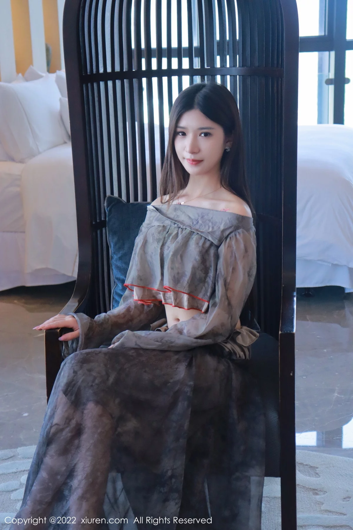 [[XiuRen秀人网]秀人网]No.5857_模特hebe韩心雨暗灰色上衣配性感长裙露丁字裤秀翘臀诱惑写真50P