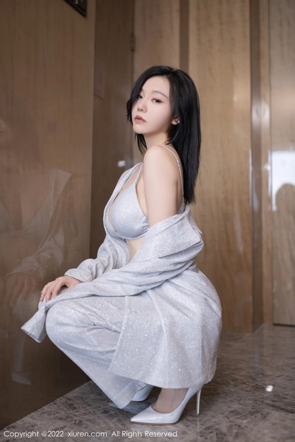 [[XiuRen秀人网]秀人网]No.5859_模特安然anran脱银色西服露性感银色内衣秀完美身材诱惑写真76P