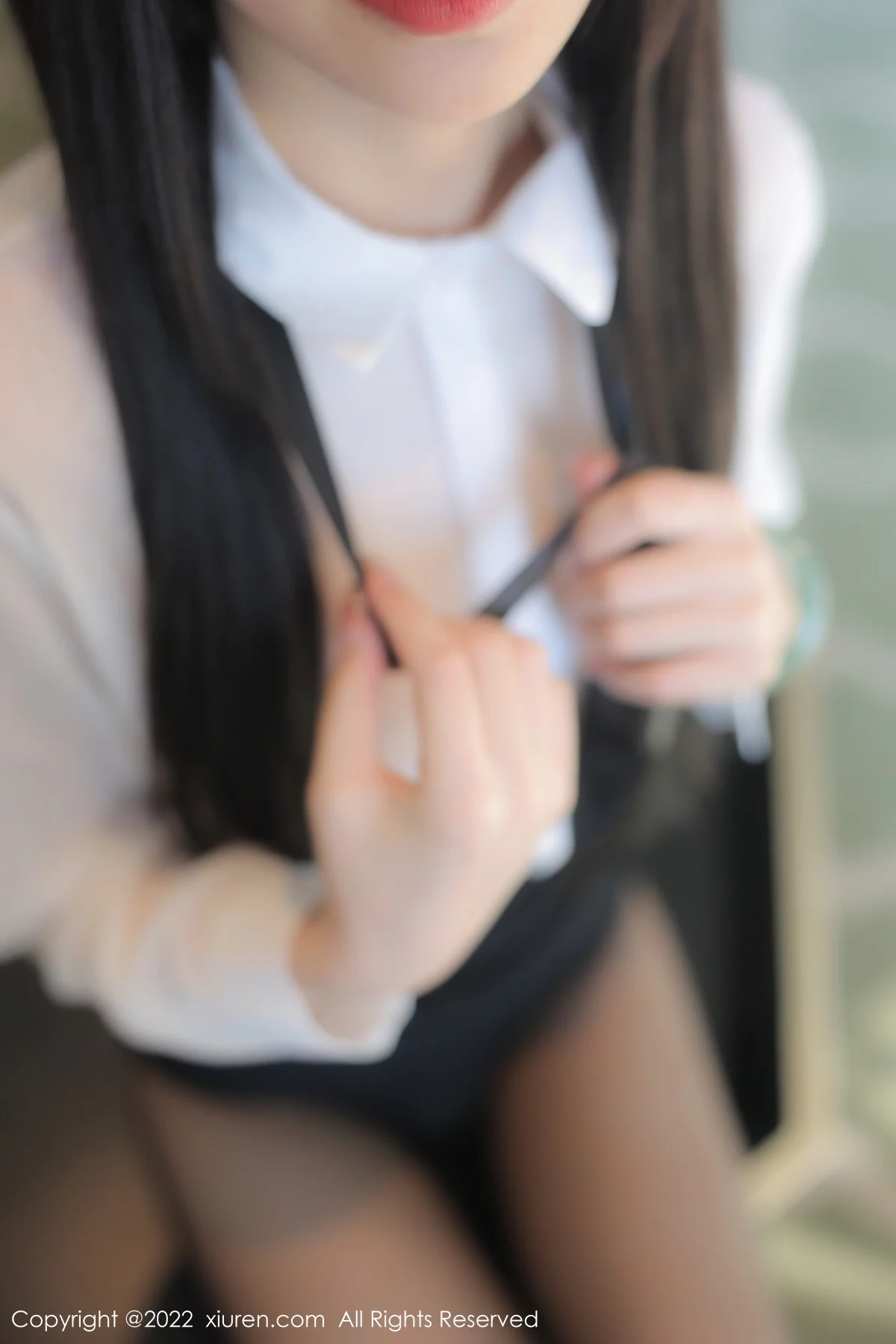 [[XiuRen秀人网]秀人网]No.5861_模特77qiqi白色轻透衣配黑短裙露粉红蕾丝内衣超薄黑丝诱惑写真79P