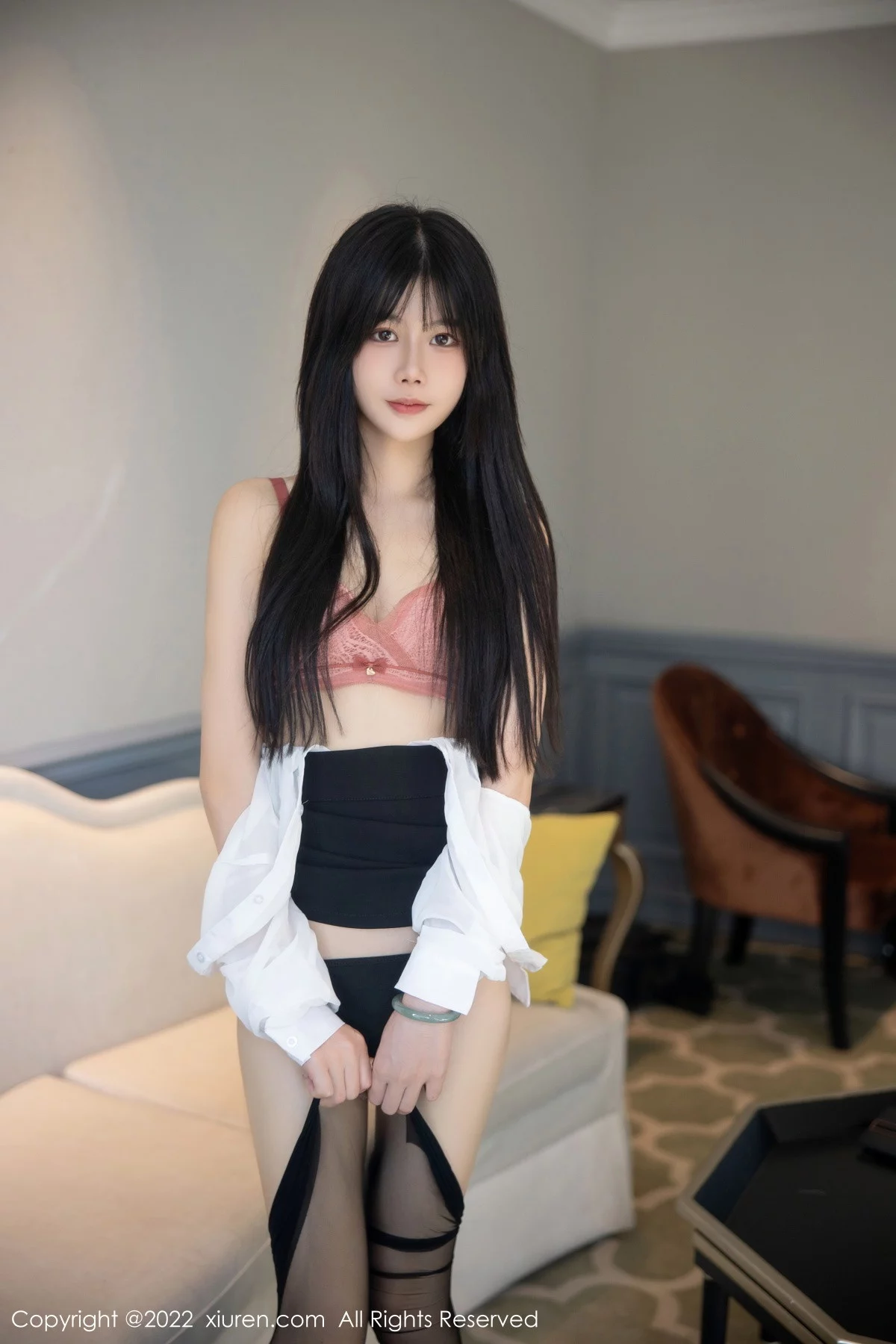 [[XiuRen秀人网]秀人网]No.5861_模特77qiqi白色轻透衣配黑短裙露粉红蕾丝内衣超薄黑丝诱惑写真79P