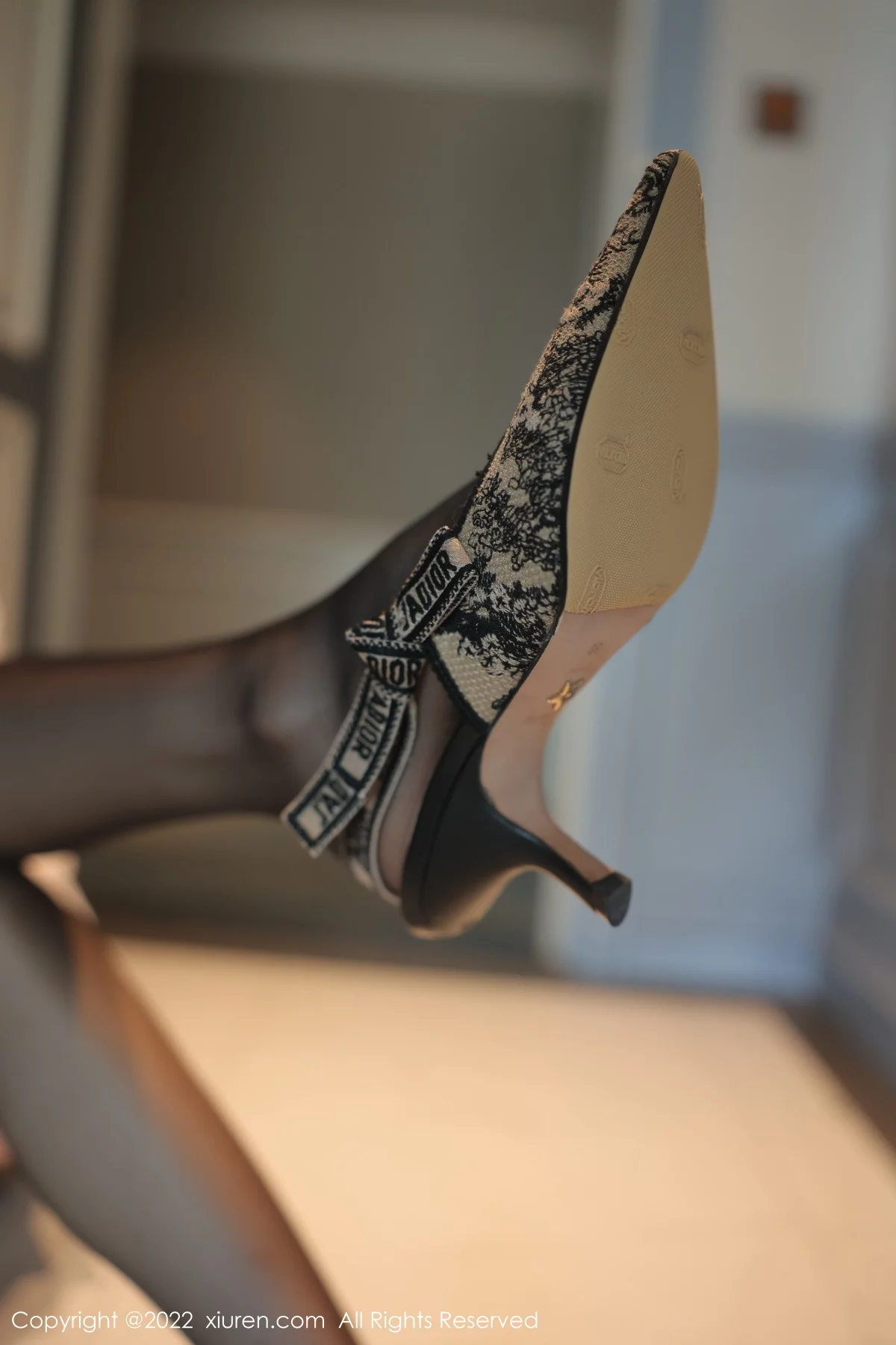 [[XiuRen秀人网]秀人网]No.5861_模特77qiqi白色轻透衣配黑短裙露粉红蕾丝内衣超薄黑丝诱惑写真79P