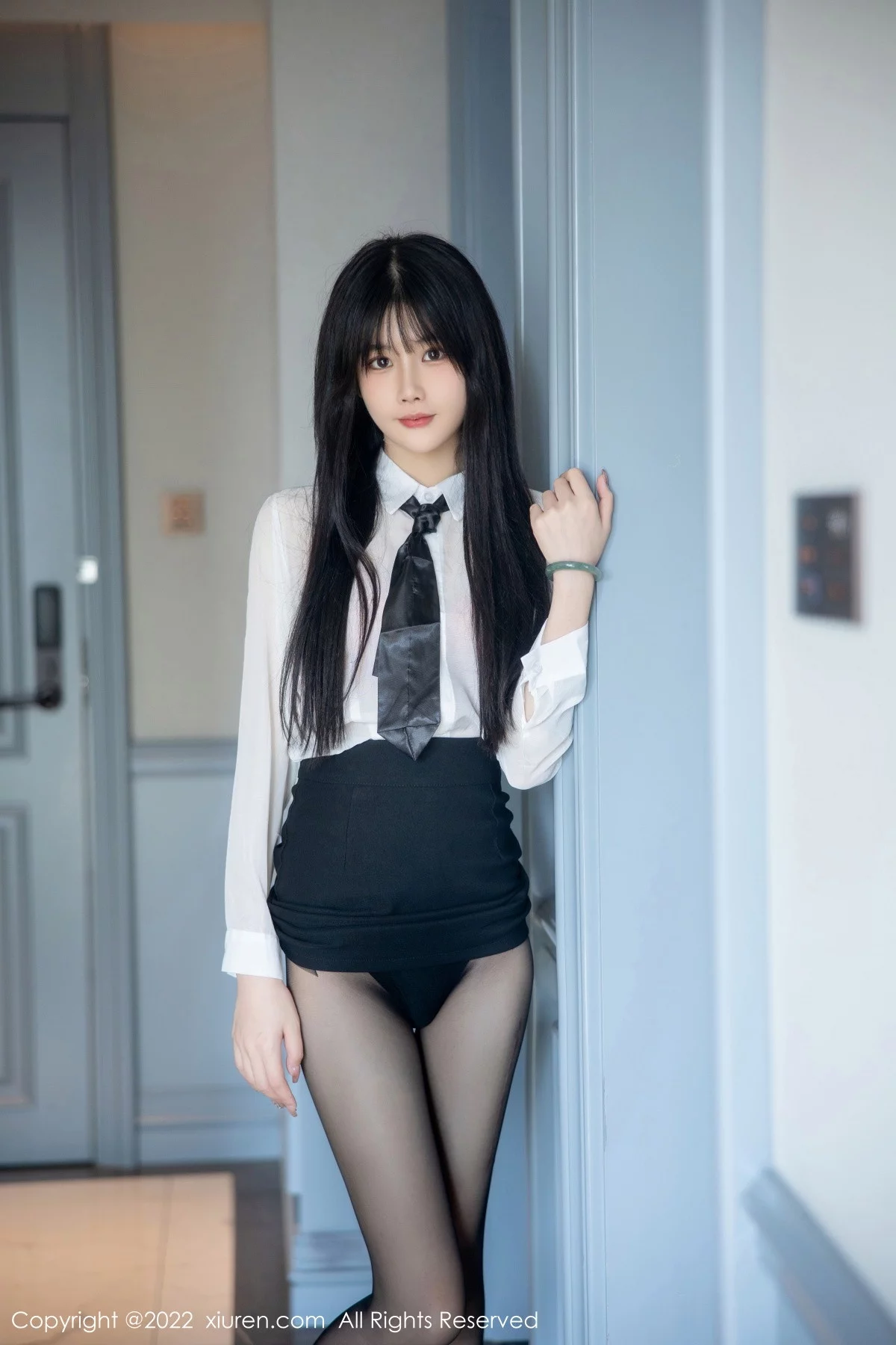 [[XiuRen秀人网]秀人网]No.5861_模特77qiqi白色轻透衣配黑短裙露粉红蕾丝内衣超薄黑丝诱惑写真79P