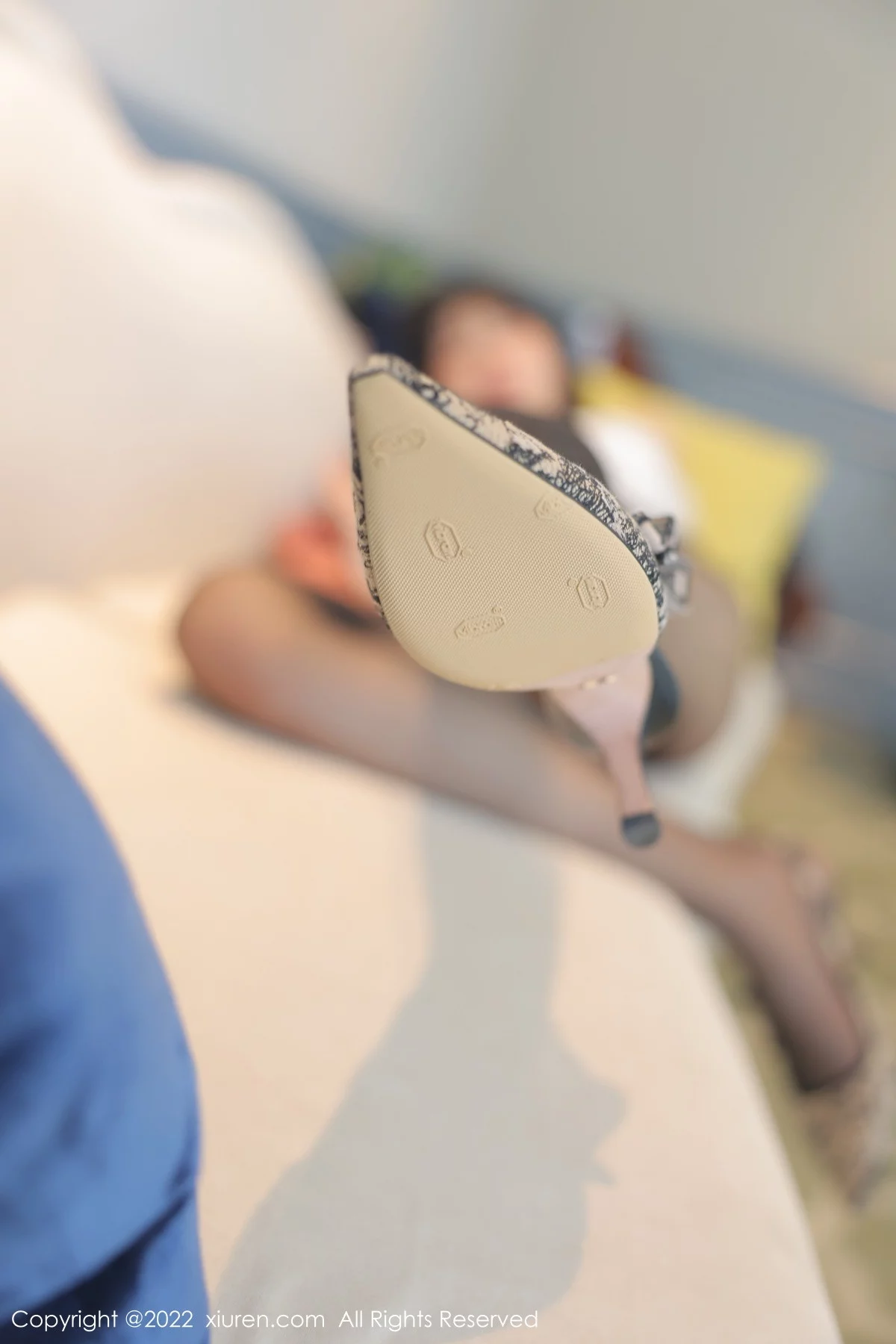 [[XiuRen秀人网]秀人网]No.5861_模特77qiqi白色轻透衣配黑短裙露粉红蕾丝内衣超薄黑丝诱惑写真79P