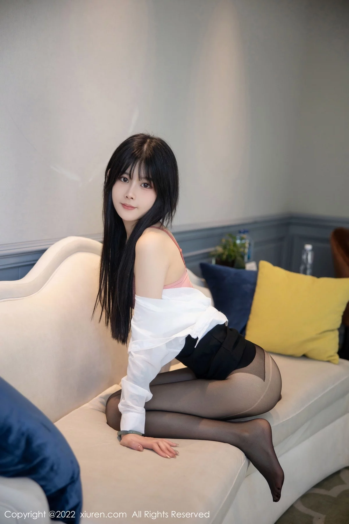 [[XiuRen秀人网]秀人网]No.5861_模特77qiqi白色轻透衣配黑短裙露粉红蕾丝内衣超薄黑丝诱惑写真79P