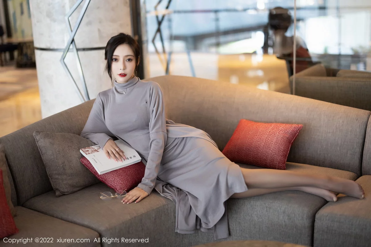 [[XiuRen秀人网]秀人网]No.5745_女神王馨瑶yanni女学者的反转主题典雅灰色长裙性感迷人写真84P