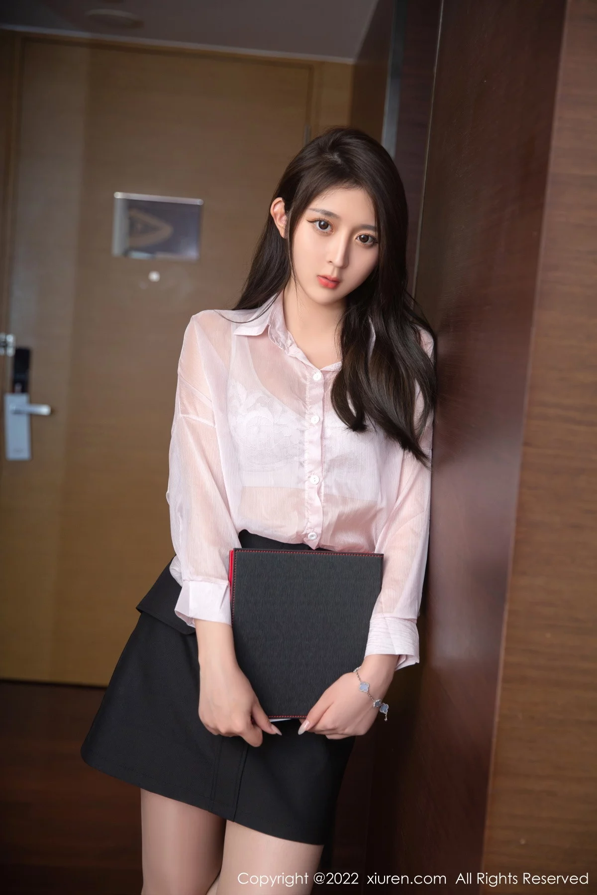 [[XiuRen秀人网]秀人网]No.5741_模特夏甜甜秘书角色轻透浅色上衣配黑短裙露蕾丝内衣诱惑写真80P