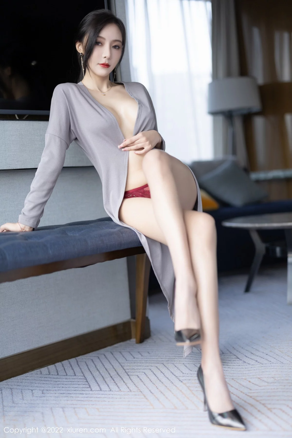 [[XiuRen秀人网]秀人网]No.5745_女神王馨瑶yanni女学者的反转主题典雅灰色长裙性感迷人写真84P