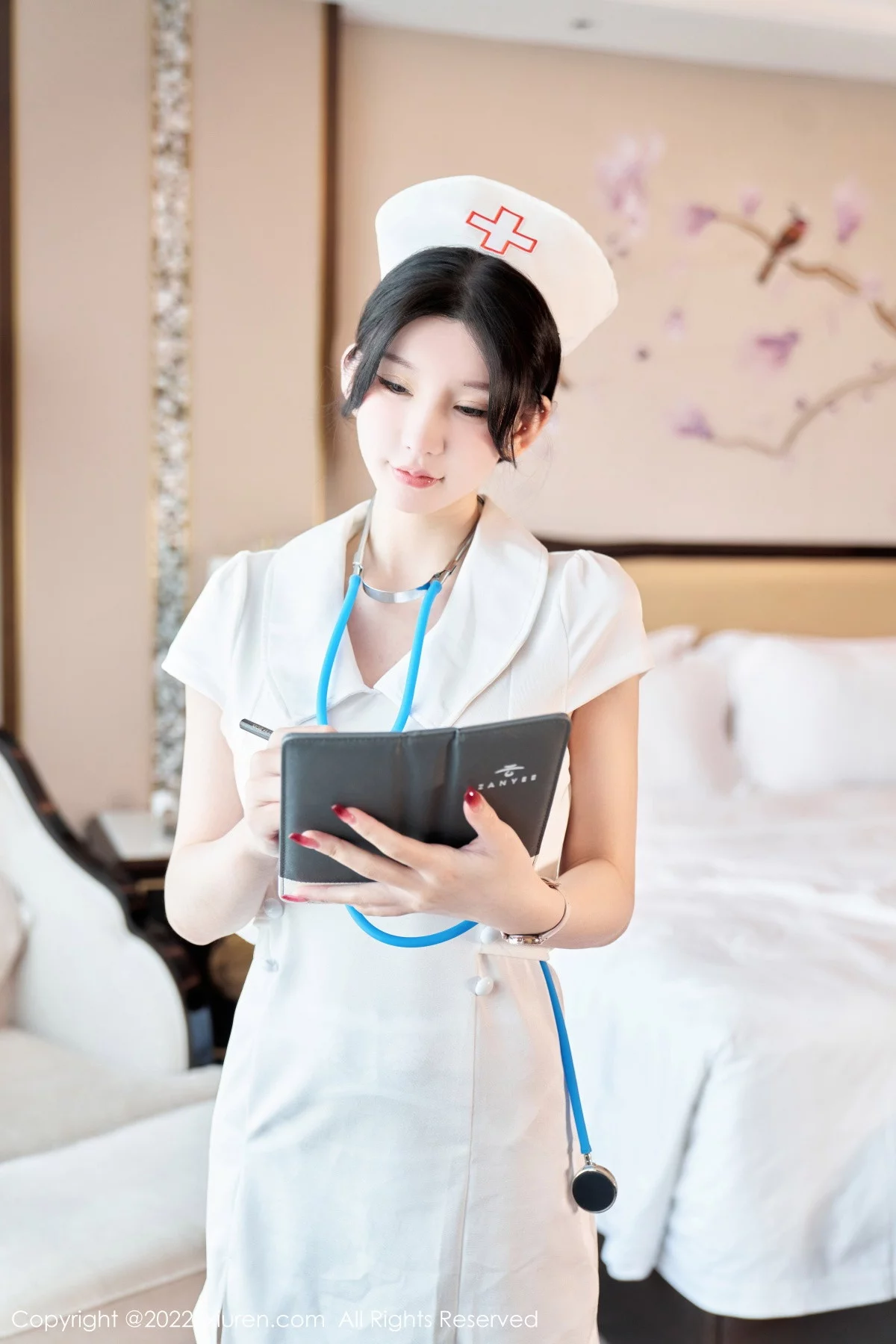 [[XiuRen秀人网]秀人网]No.5746_女神周于希Sally脱白色护士制服露性感内衣配白丝吊袜诱惑写真80P