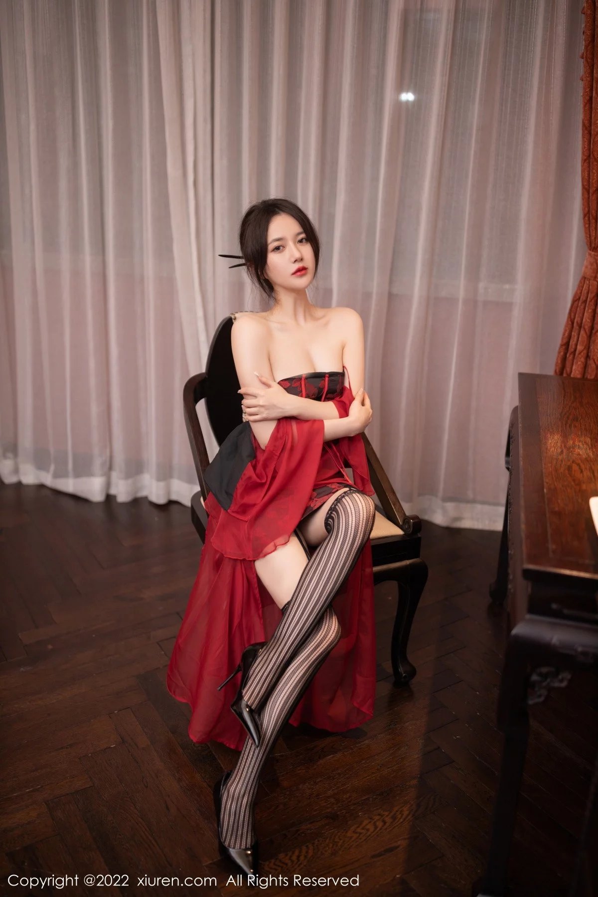 [[XiuRen秀人网]秀人网]No.5747_模特鱼子酱Fish性感红色薄纱服配黑丝吊袜秀完美身材诱惑写真82P