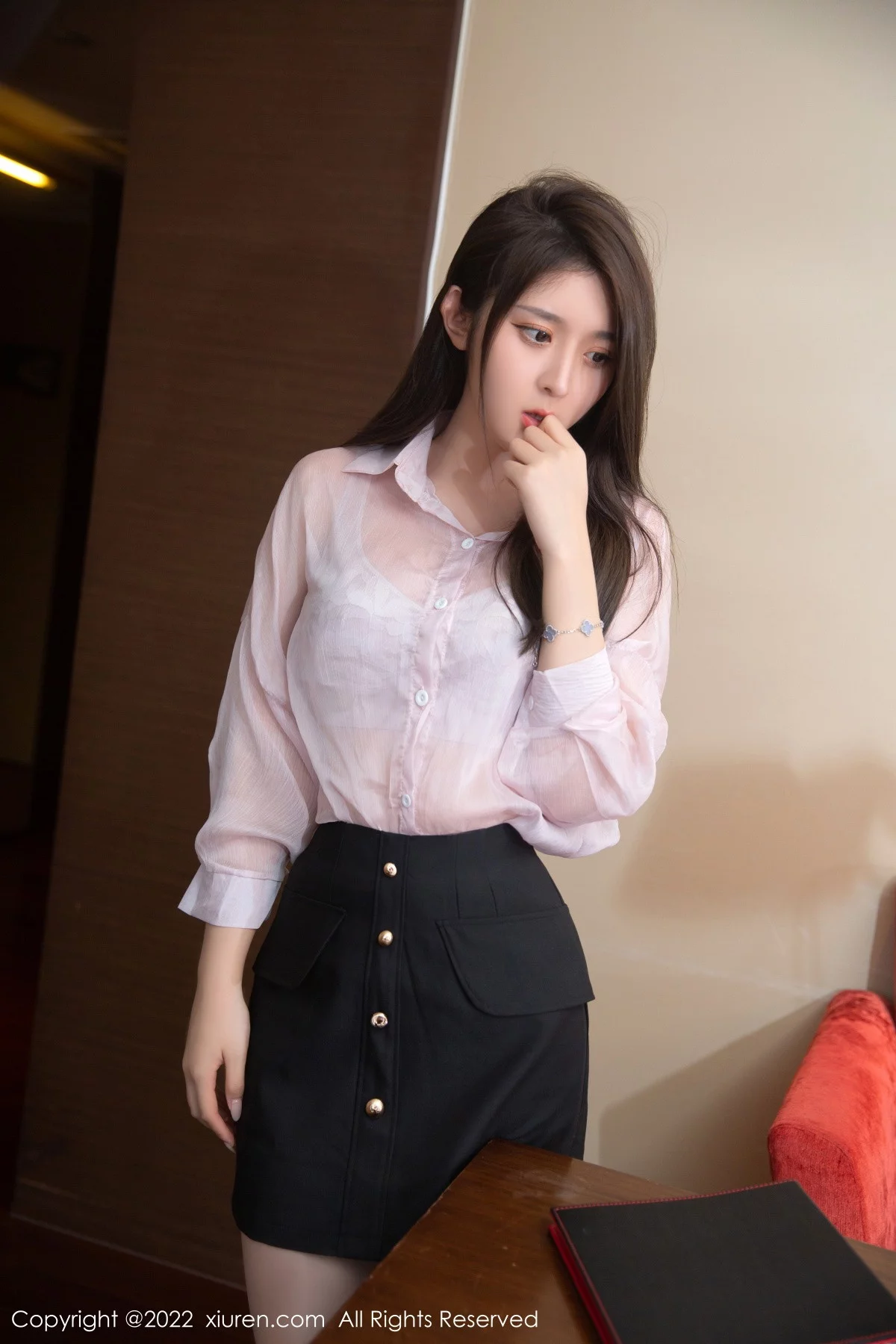 [[XiuRen秀人网]秀人网]No.5741_模特夏甜甜秘书角色轻透浅色上衣配黑短裙露蕾丝内衣诱惑写真80P