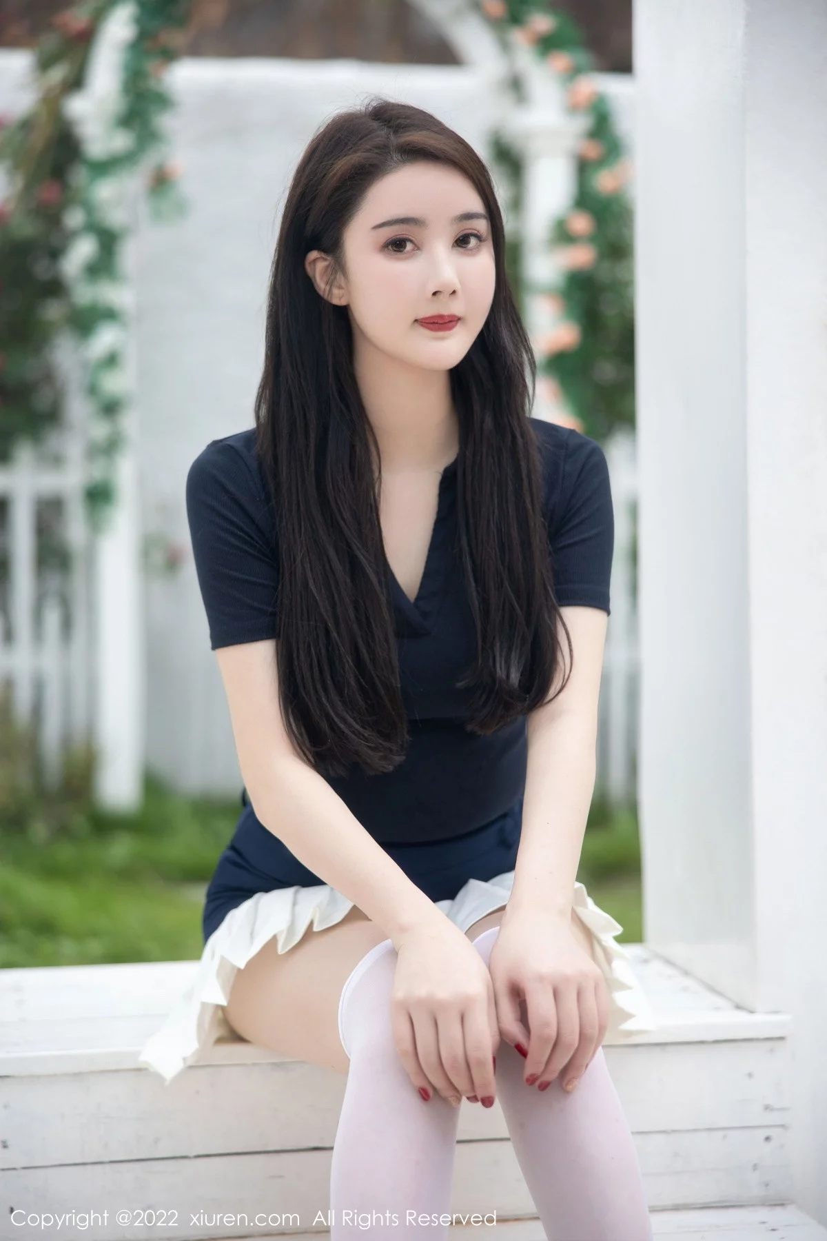 [[XiuRen秀人网]秀人网]No.5870_模特Summer宝宝深色上衣配白短裙露性感粉色蕾丝内衣诱惑写真54P