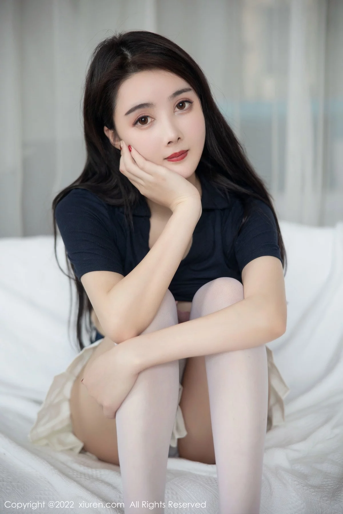 [[XiuRen秀人网]秀人网]No.5870_模特Summer宝宝深色上衣配白短裙露性感粉色蕾丝内衣诱惑写真54P