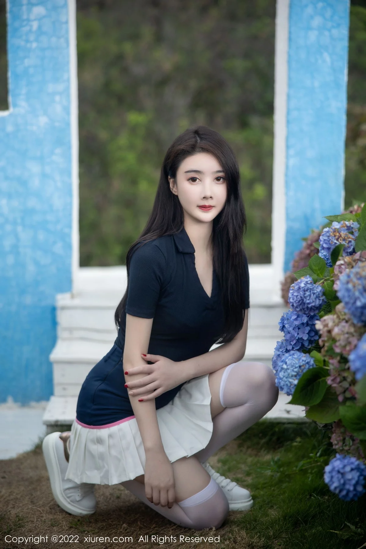 [[XiuRen秀人网]秀人网]No.5870_模特Summer宝宝深色上衣配白短裙露性感粉色蕾丝内衣诱惑写真54P