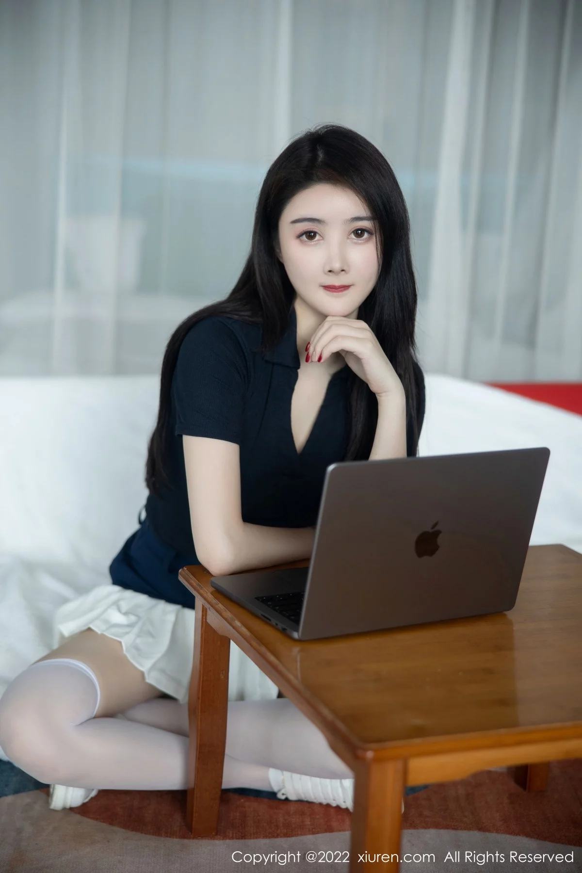 [[XiuRen秀人网]秀人网]No.5870_模特Summer宝宝深色上衣配白短裙露性感粉色蕾丝内衣诱惑写真54P