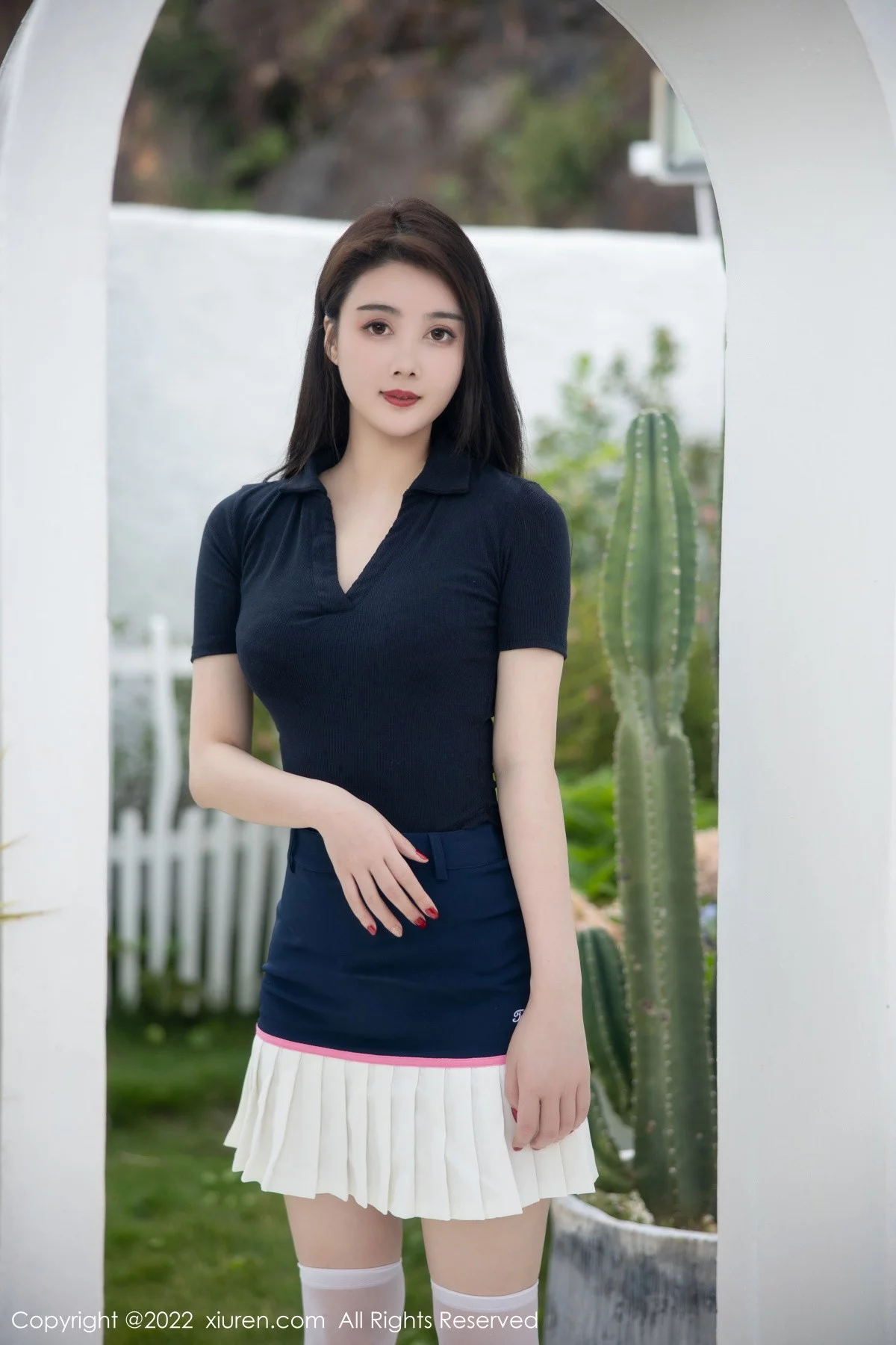 [[XiuRen秀人网]秀人网]No.5870_模特Summer宝宝深色上衣配白短裙露性感粉色蕾丝内衣诱惑写真54P