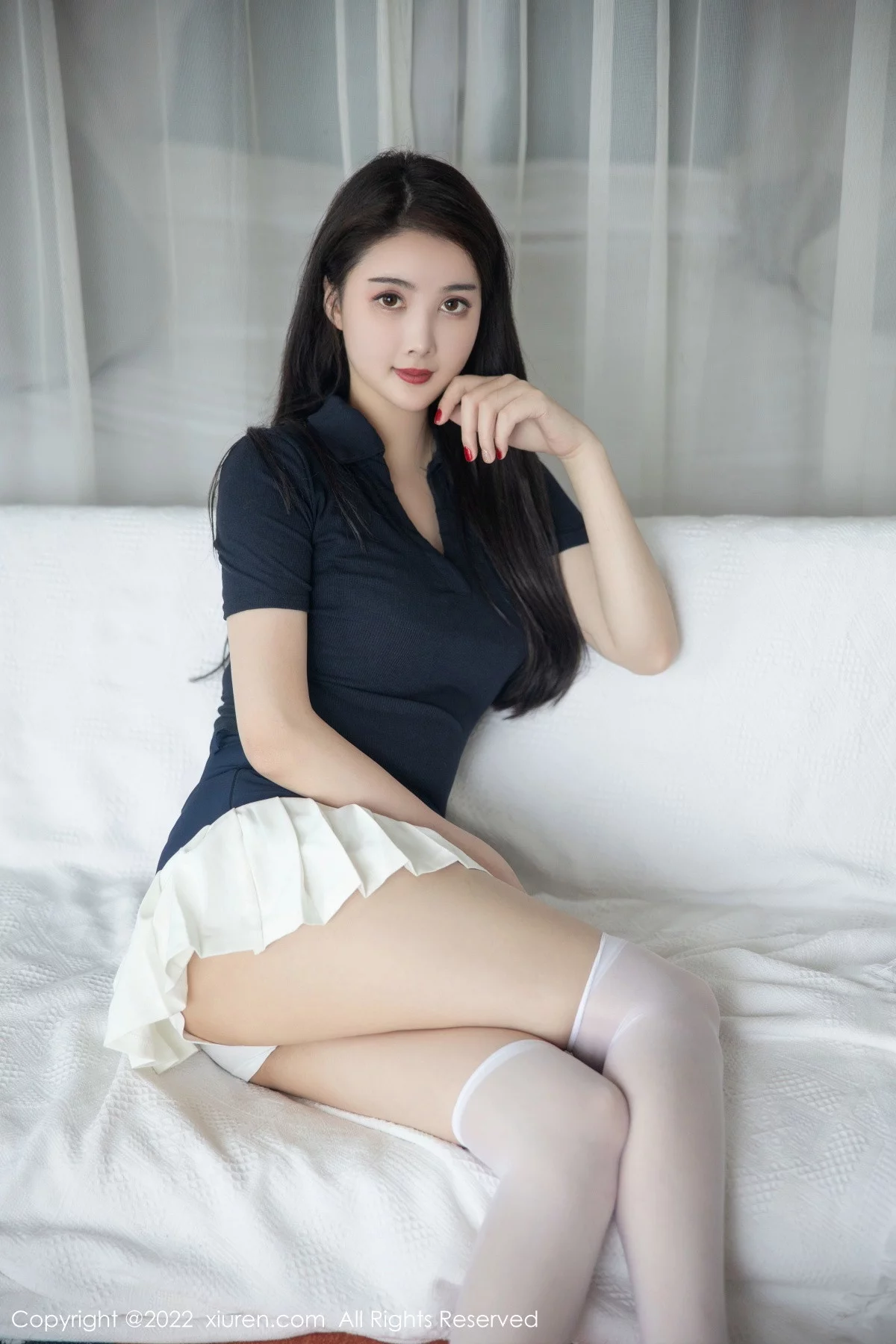 [[XiuRen秀人网]秀人网]No.5870_模特Summer宝宝深色上衣配白短裙露性感粉色蕾丝内衣诱惑写真54P