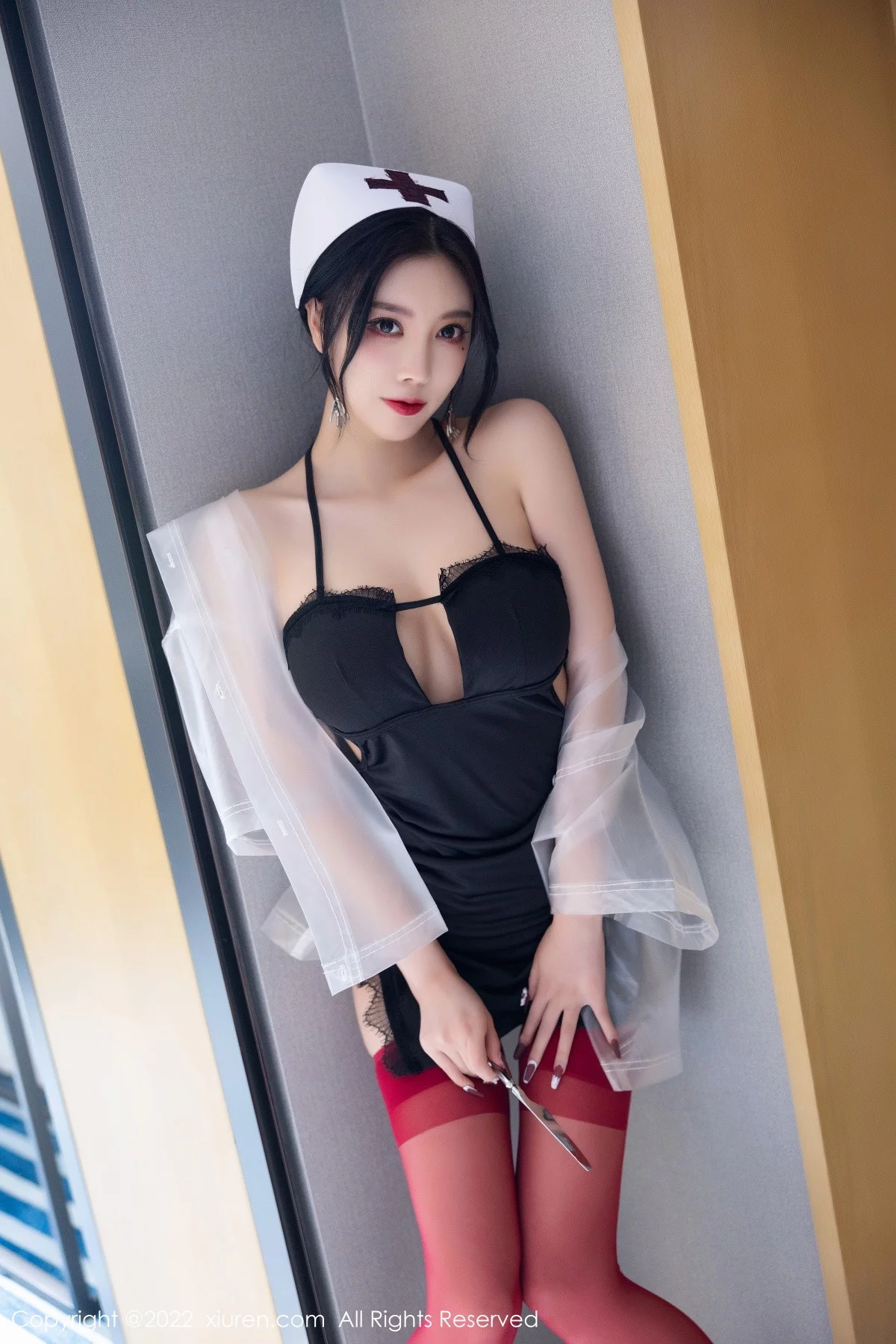 [[XiuRen秀人网]秀人网]No.5751_女神杨晨晨Yome万圣节主题黑色吊带上衣配红丝袜完美诱惑写真90P