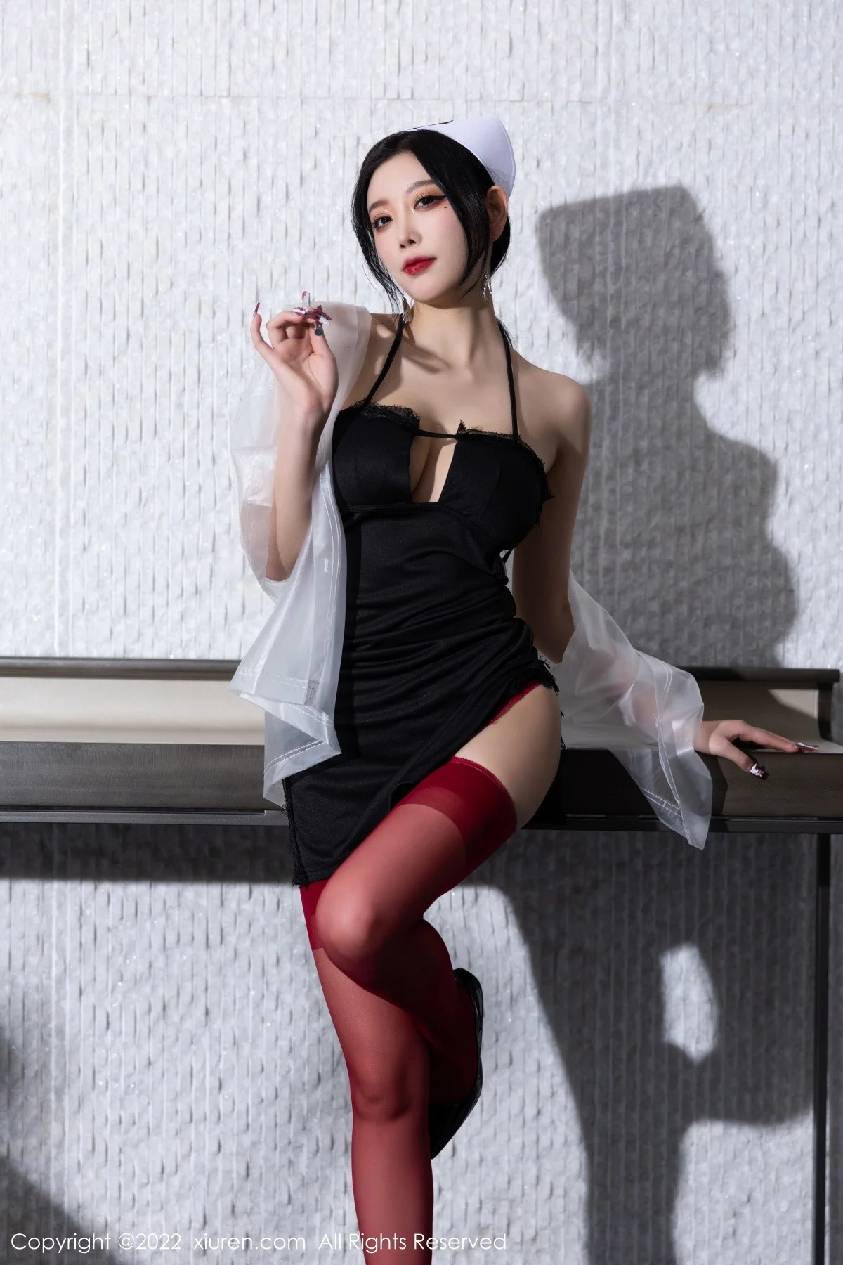 [[XiuRen秀人网]秀人网]No.5751_女神杨晨晨Yome万圣节主题黑色吊带上衣配红丝袜完美诱惑写真90P