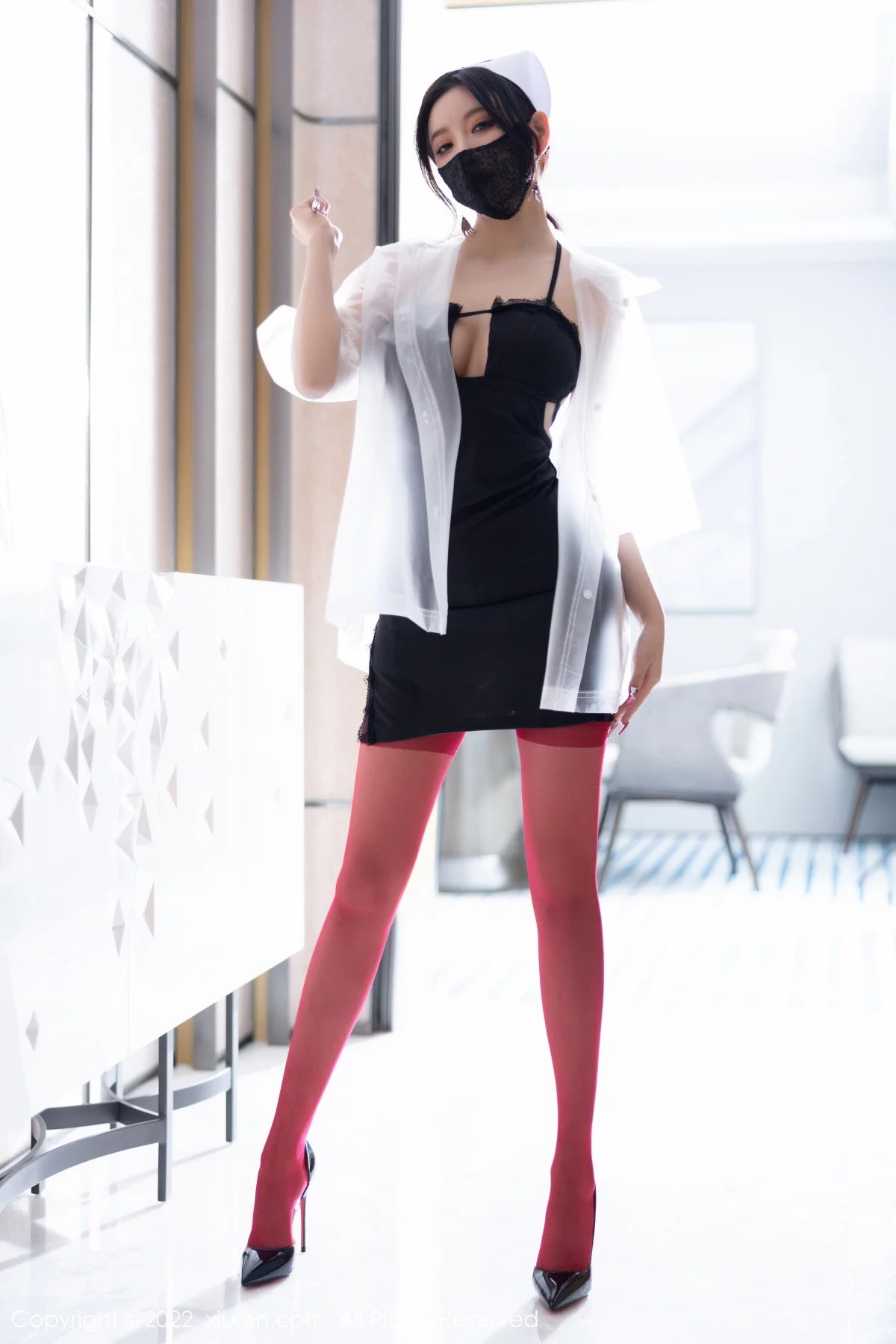 [[XiuRen秀人网]秀人网]No.5751_女神杨晨晨Yome万圣节主题黑色吊带上衣配红丝袜完美诱惑写真90P