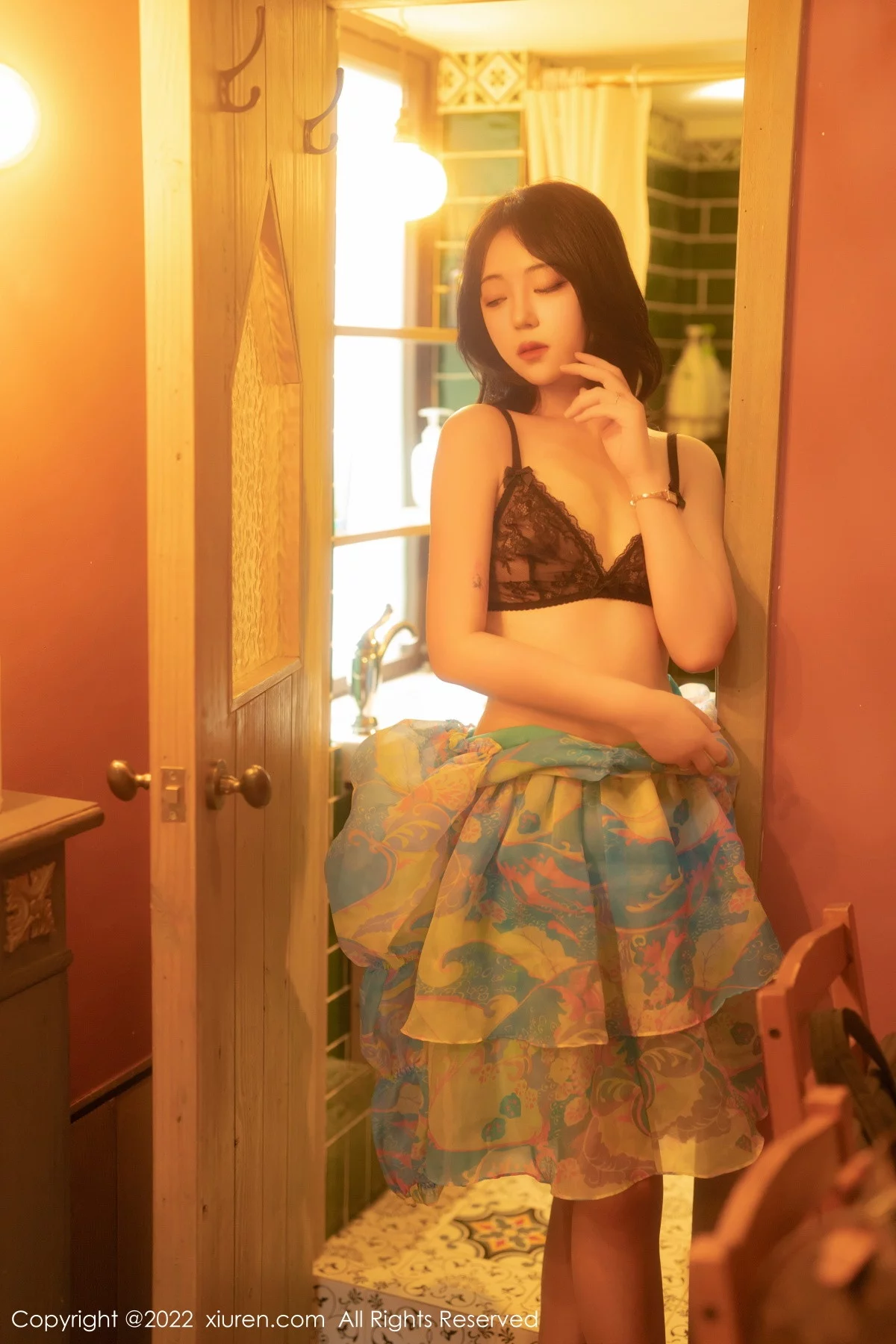 [[XiuRen秀人网]秀人网]No.5749_模特露露luncy酒店场景蓝色花式长裙半脱露黑色蕾丝内衣诱惑写真58P