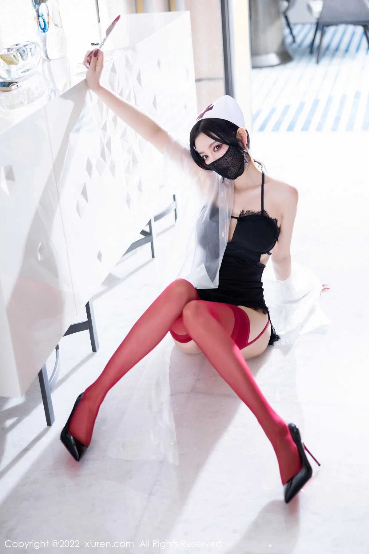 [[XiuRen秀人网]秀人网]No.5751_女神杨晨晨Yome万圣节主题黑色吊带上衣配红丝袜完美诱惑写真90P