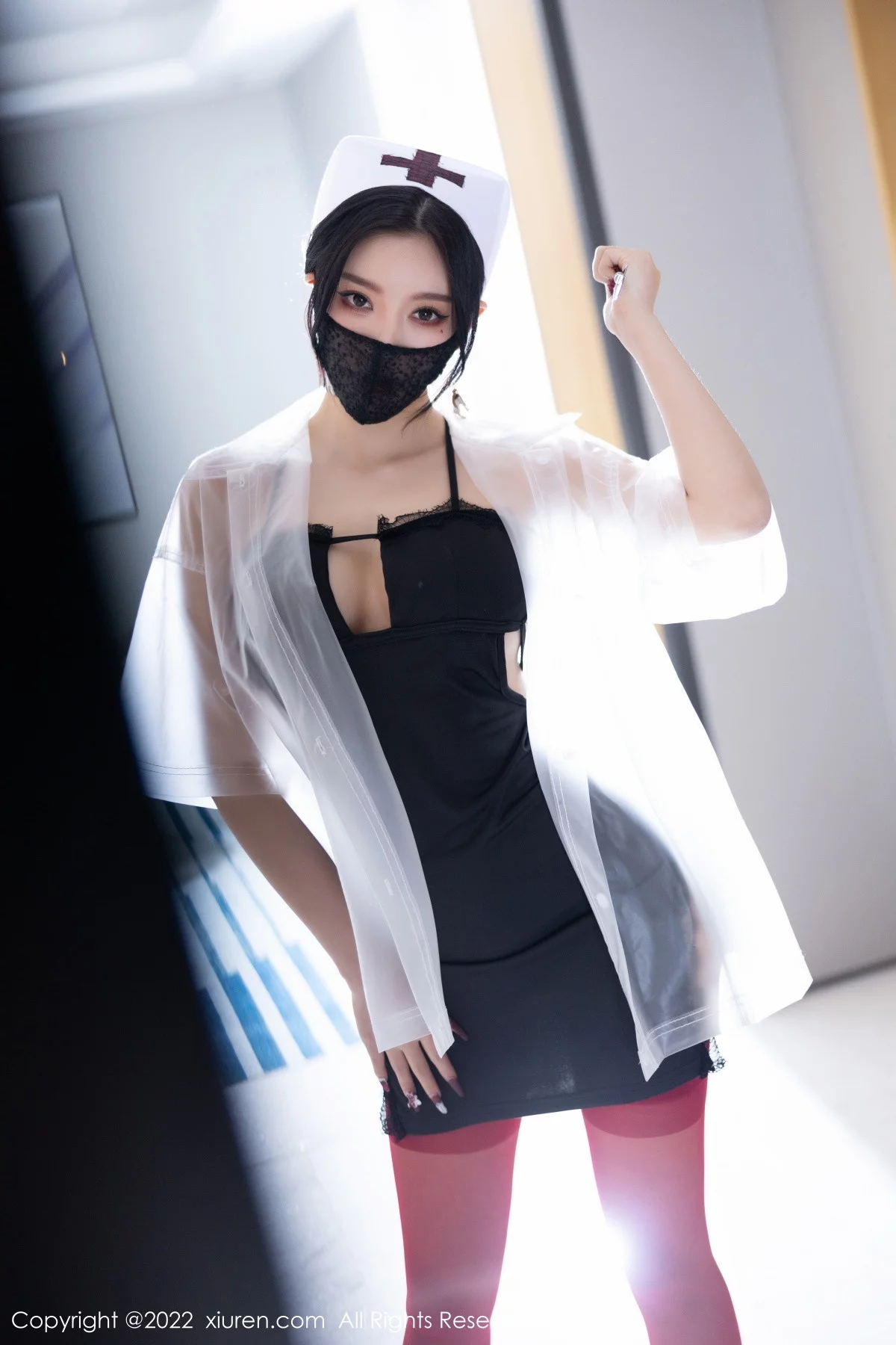 [[XiuRen秀人网]秀人网]No.5751_女神杨晨晨Yome万圣节主题黑色吊带上衣配红丝袜完美诱惑写真90P