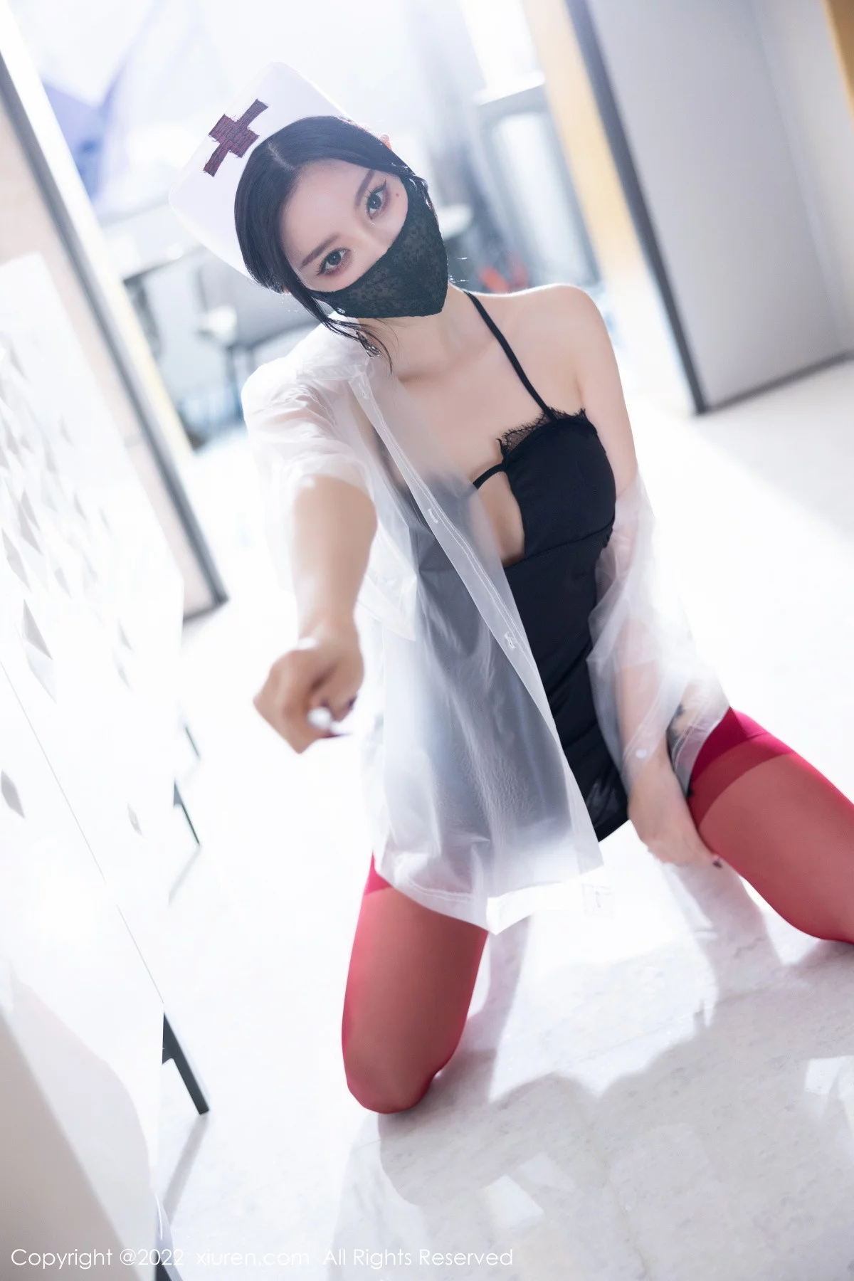 [[XiuRen秀人网]秀人网]No.5751_女神杨晨晨Yome万圣节主题黑色吊带上衣配红丝袜完美诱惑写真90P