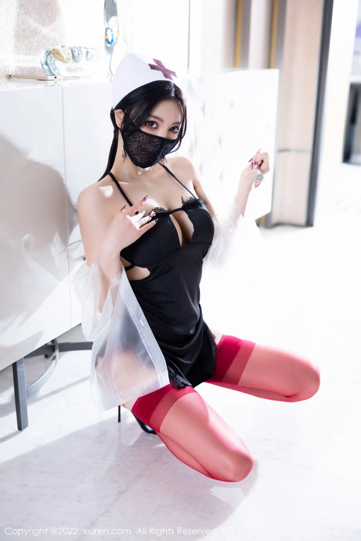 [[XiuRen秀人网]秀人网]No.5751_女神杨晨晨Yome万圣节主题黑色吊带上衣配红丝袜完美诱惑写真90P