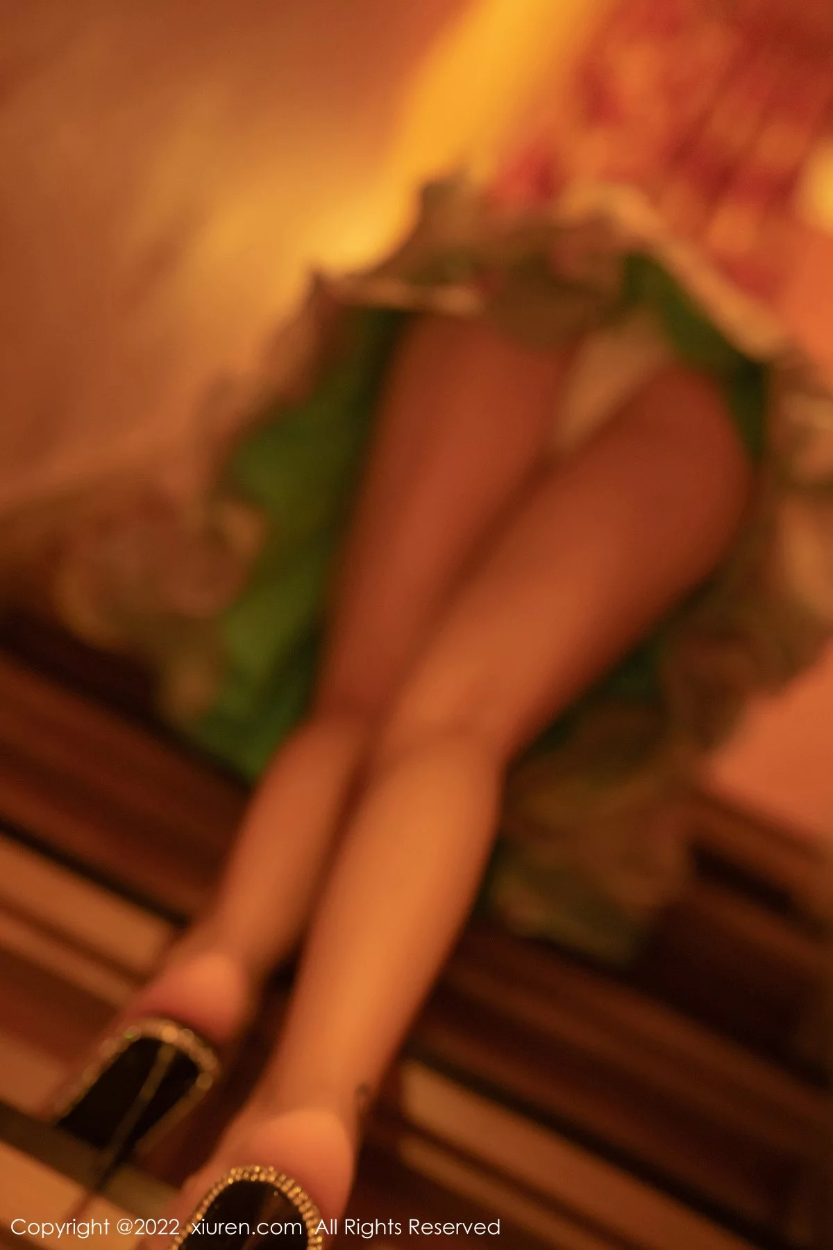 [[XiuRen秀人网]秀人网]No.5749_模特露露luncy酒店场景蓝色花式长裙半脱露黑色蕾丝内衣诱惑写真58P