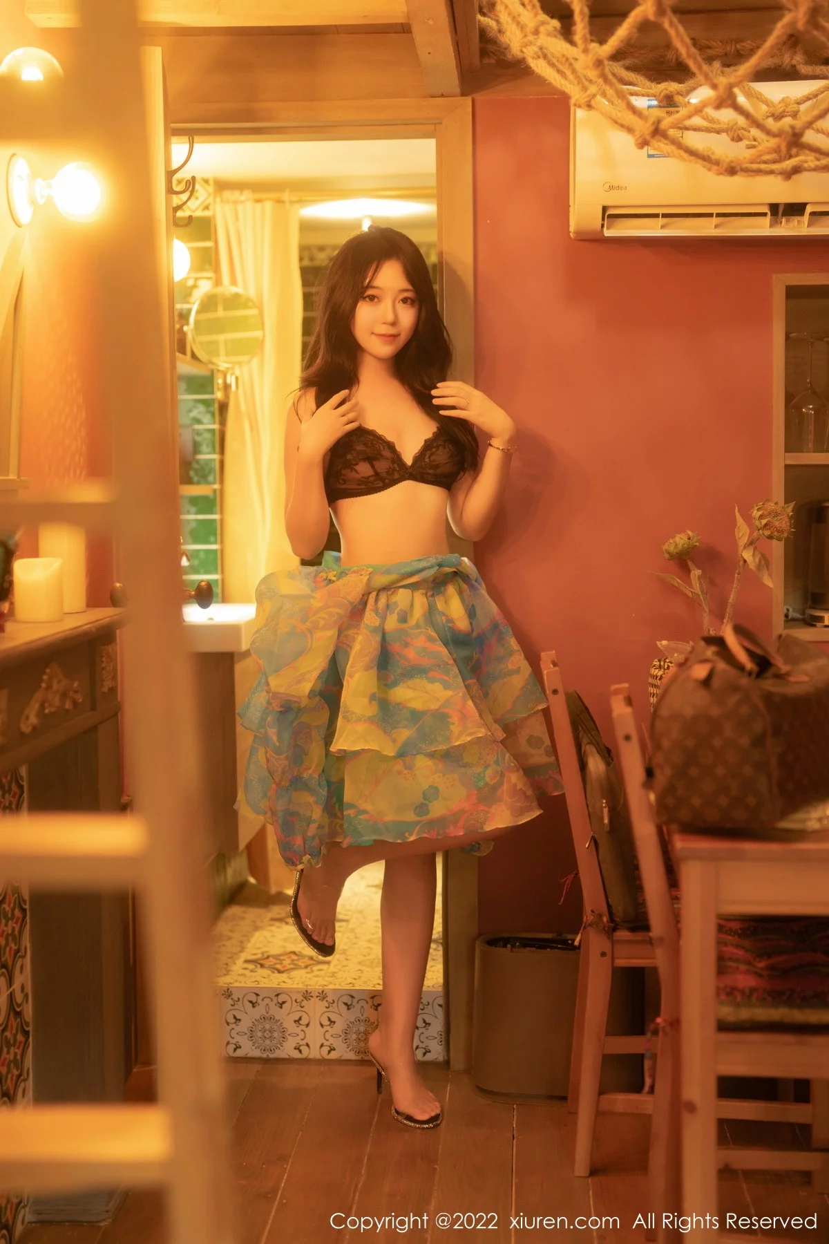 [[XiuRen秀人网]秀人网]No.5749_模特露露luncy酒店场景蓝色花式长裙半脱露黑色蕾丝内衣诱惑写真58P