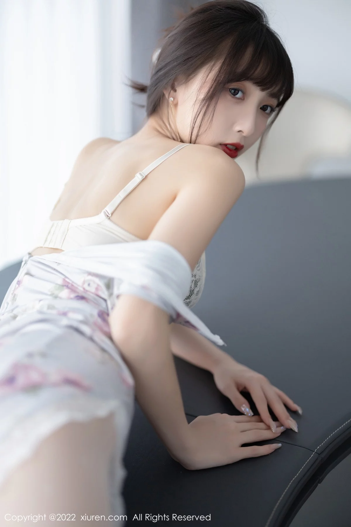 [[XiuRen秀人网]秀人网]No.5757_模特林星阑白色图案旗袍露浅色蕾丝内衣配白丝袜甜美迷人写真90P