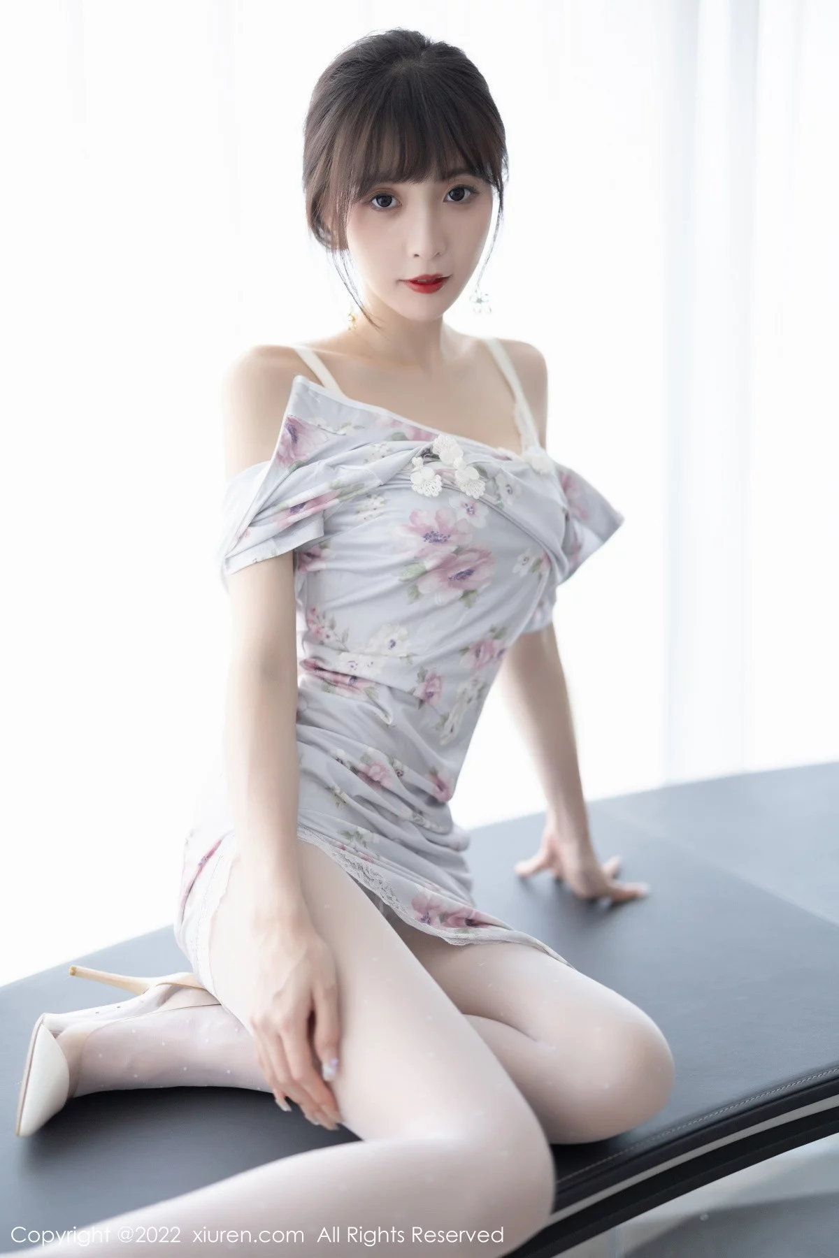 [[XiuRen秀人网]秀人网]No.5757_模特林星阑白色图案旗袍露浅色蕾丝内衣配白丝袜甜美迷人写真90P