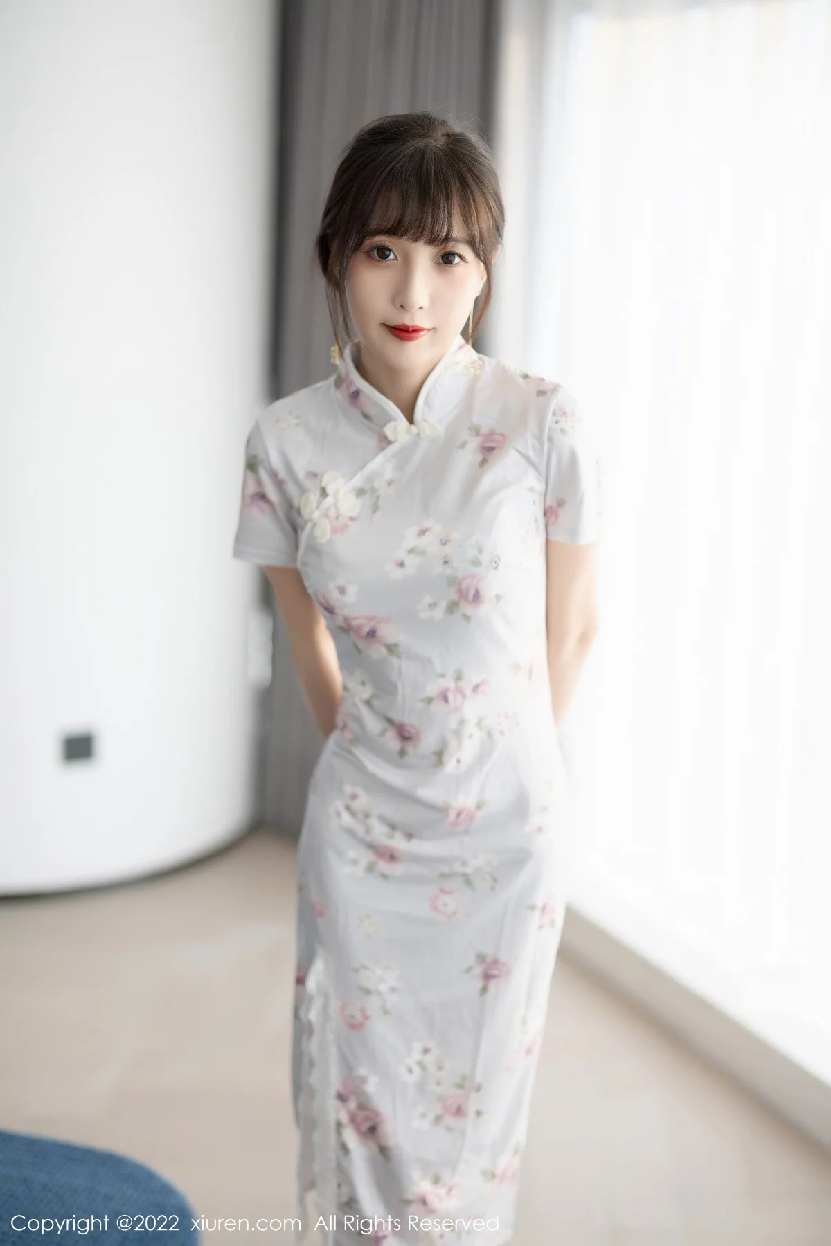 [[XiuRen秀人网]秀人网]No.5757_模特林星阑白色图案旗袍露浅色蕾丝内衣配白丝袜甜美迷人写真90P