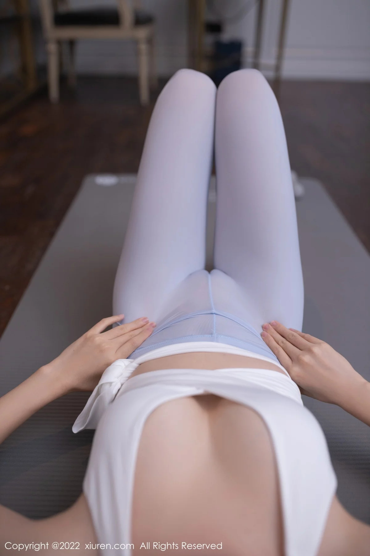 [[XiuRen秀人网]秀人网]No.5763_模特利世瑜伽运动主题性感白上衣配灰色运动长裤迷人诱惑写真80P