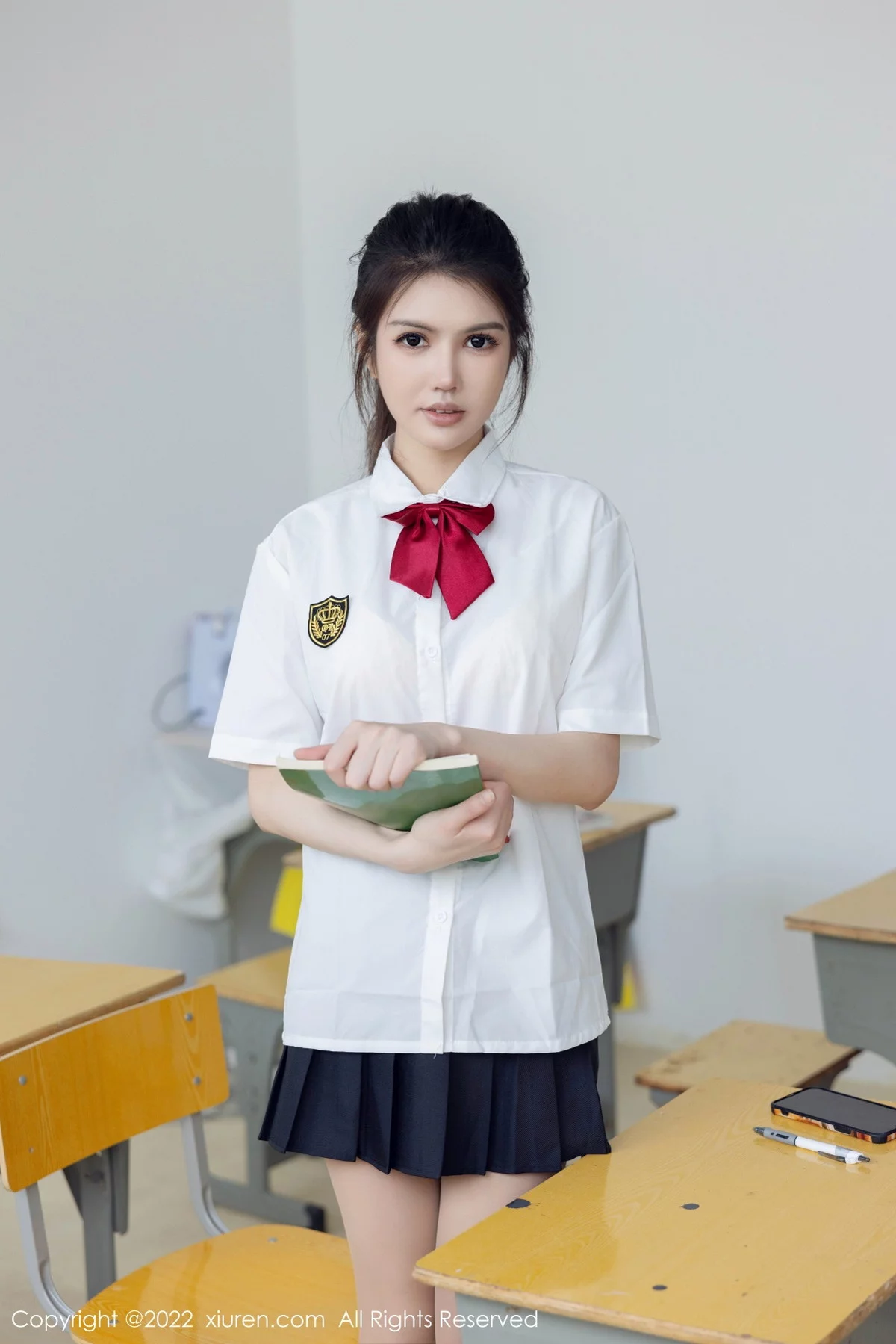 [[XiuRen秀人网]秀人网]No.5762_模特媛媛酱belle教室场景性感白T配黑色短裙露蕾丝内衣诱惑写真71P