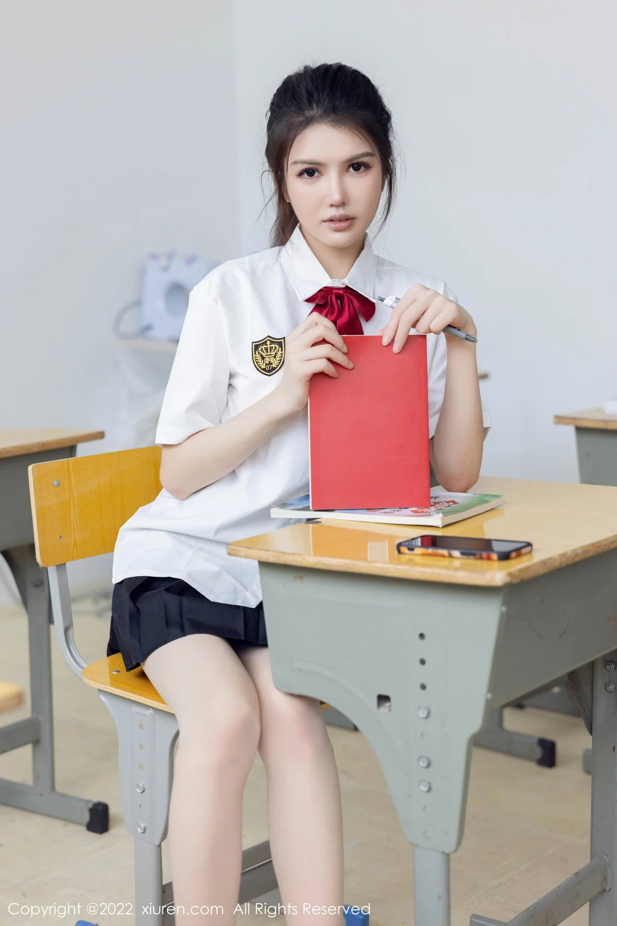 [[XiuRen秀人网]秀人网]No.5762_模特媛媛酱belle教室场景性感白T配黑色短裙露蕾丝内衣诱惑写真71P