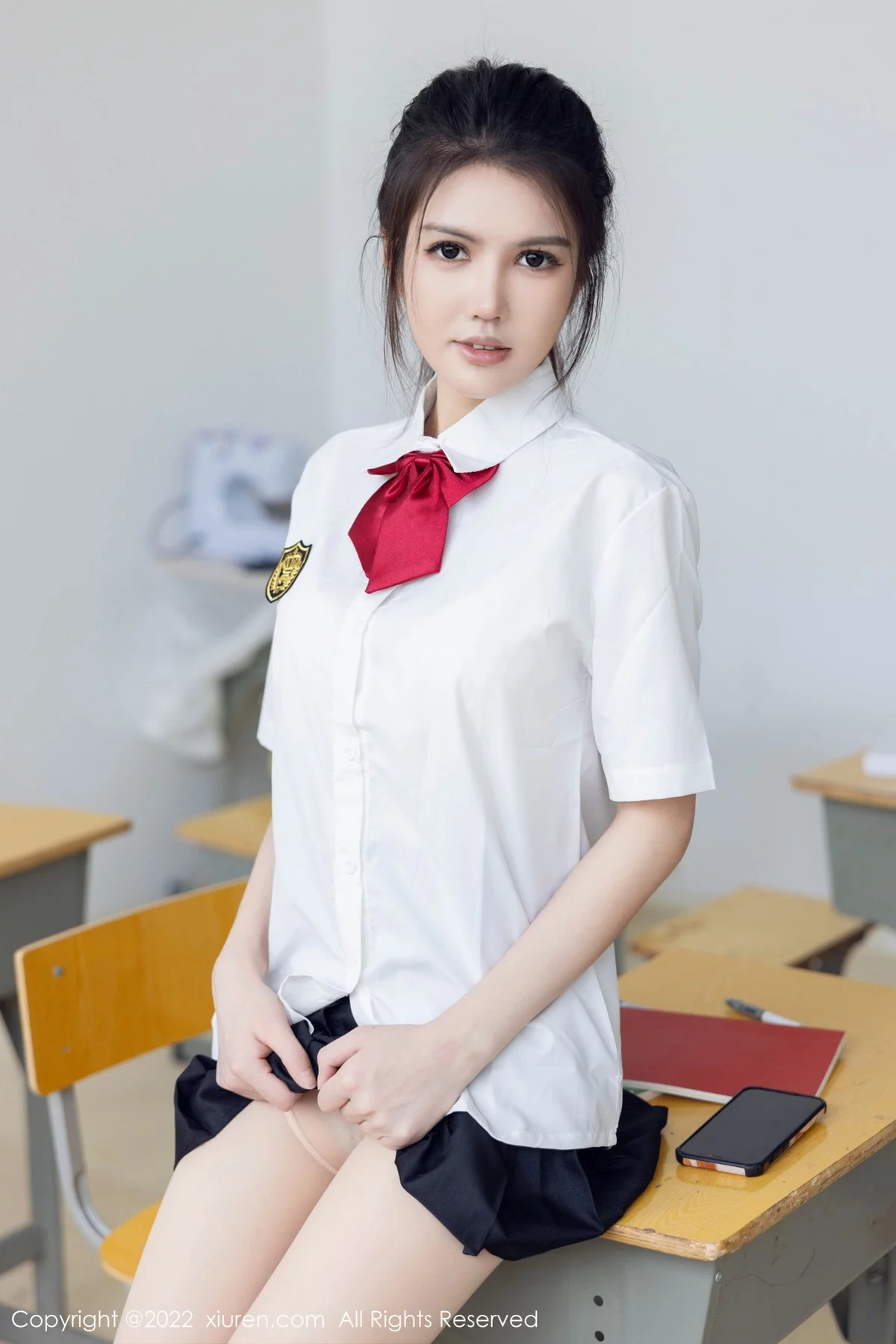 [[XiuRen秀人网]秀人网]No.5762_模特媛媛酱belle教室场景性感白T配黑色短裙露蕾丝内衣诱惑写真71P