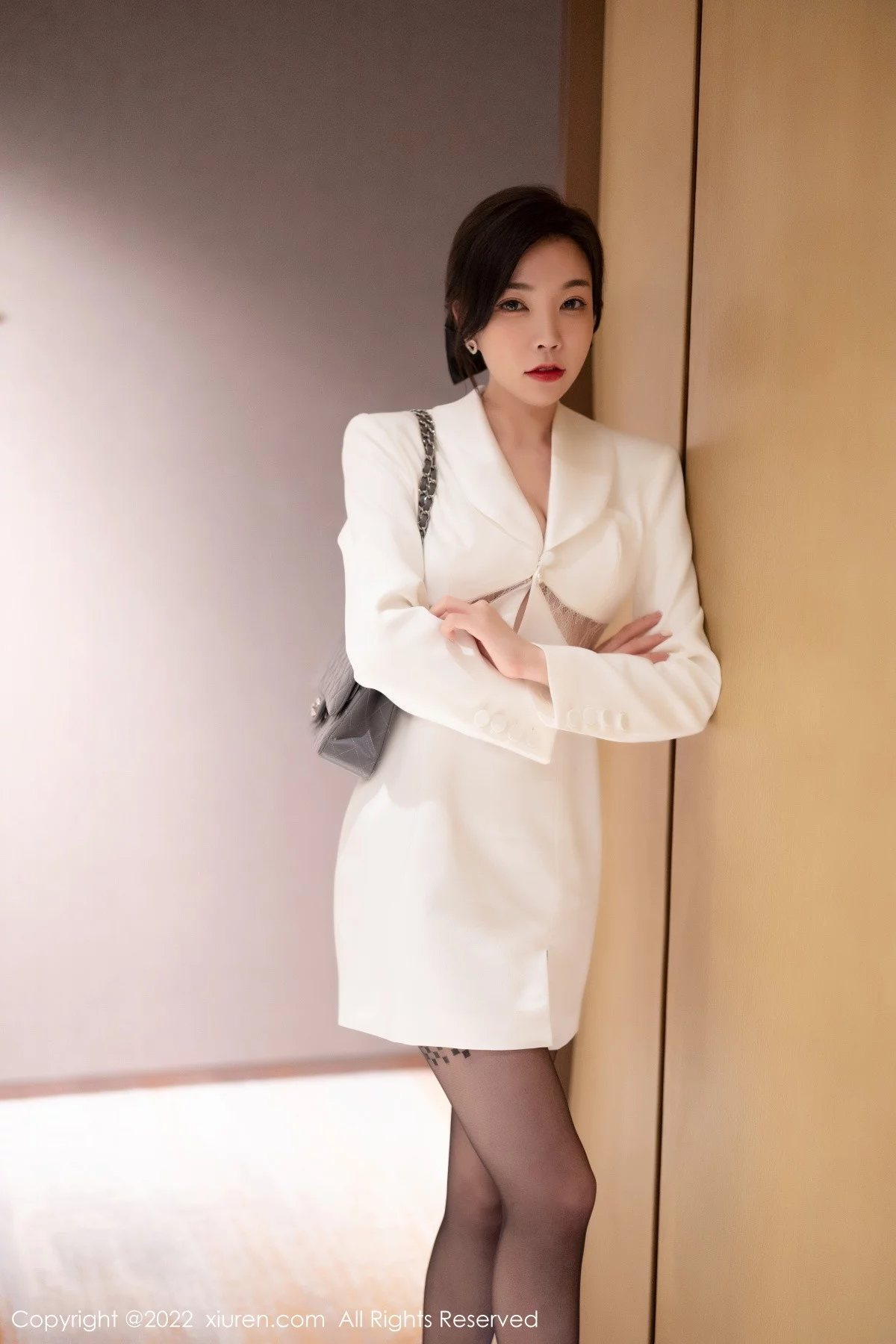 [[XiuRen秀人网]秀人网]No.5770_女神徐莉芝Booty脱白上衣露浅色情趣蕾丝内衣超薄黑丝诱惑写真84P