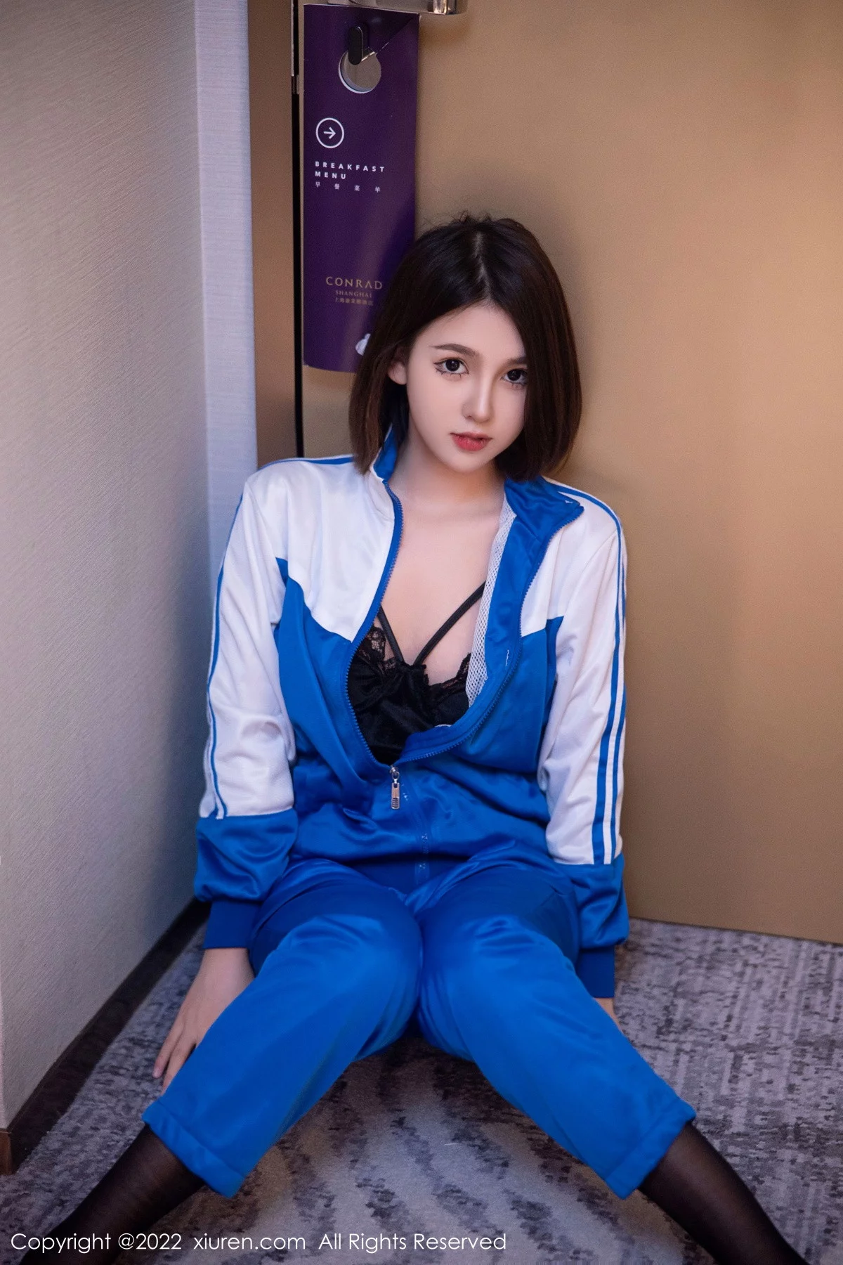 [[XiuRen秀人网]秀人网]No.5766_模特美羊羊宾馆场景脱运动装露黑色薄纱情趣内衣迷人诱惑写真90P