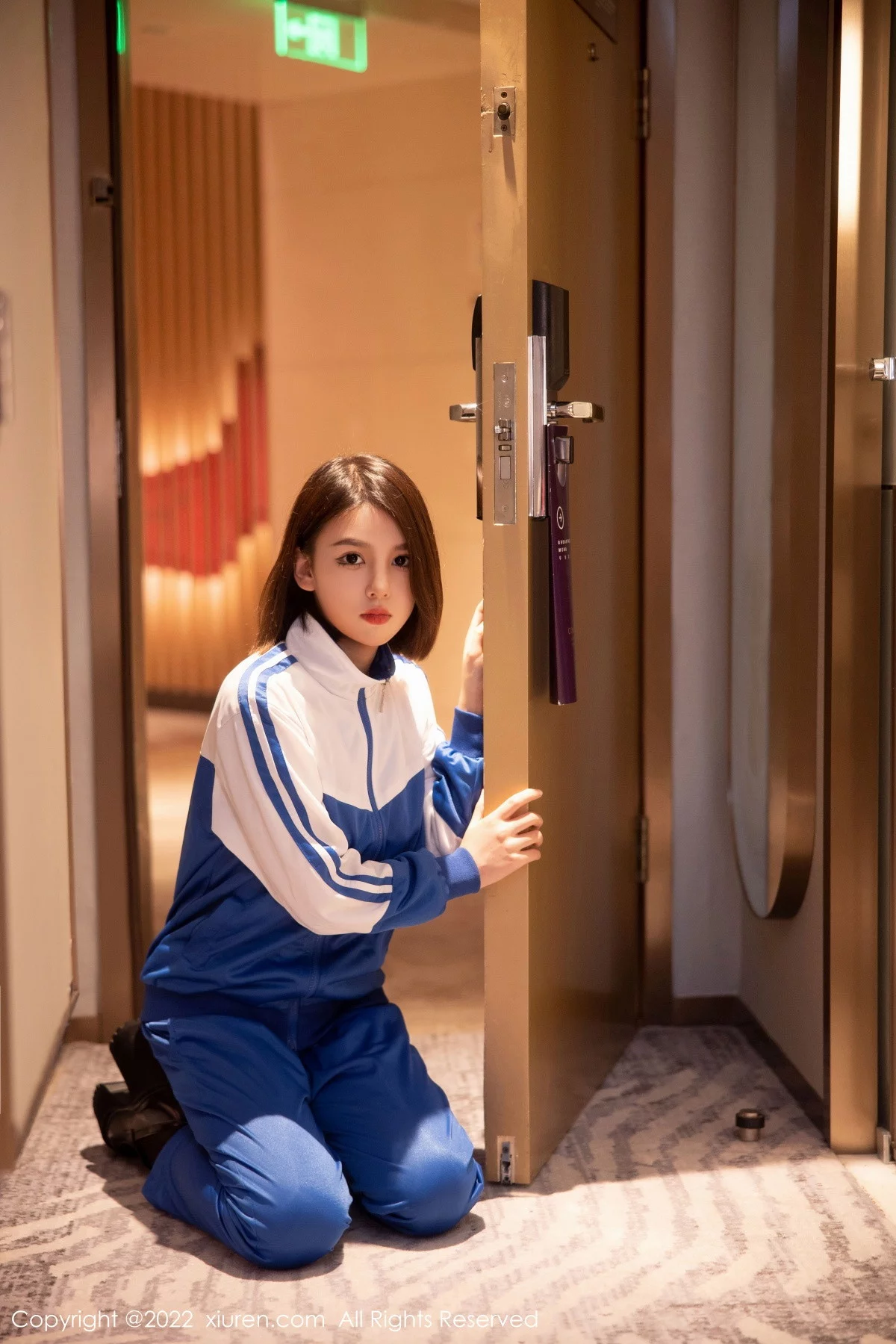 [[XiuRen秀人网]秀人网]No.5766_模特美羊羊宾馆场景脱运动装露黑色薄纱情趣内衣迷人诱惑写真90P