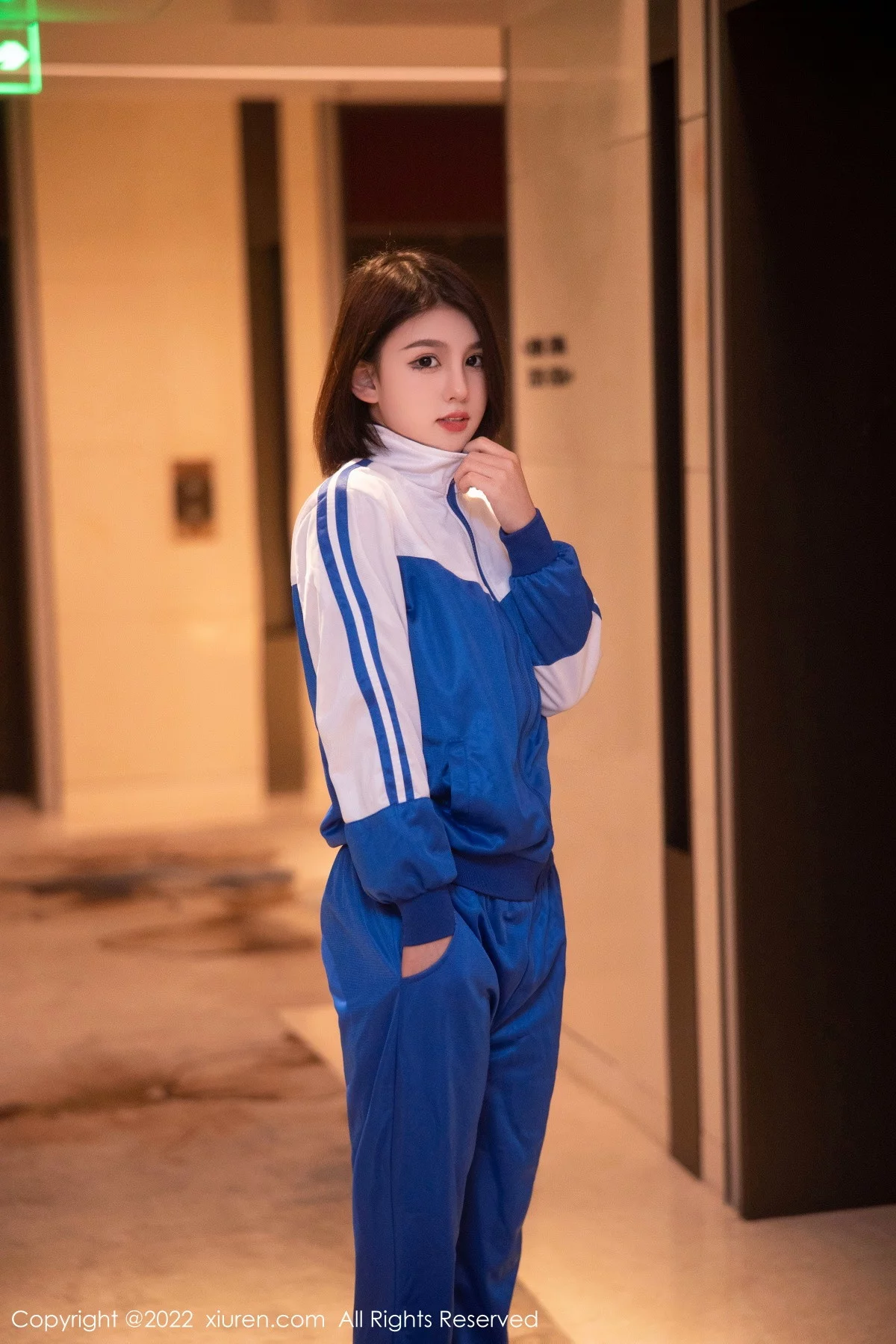 [[XiuRen秀人网]秀人网]No.5766_模特美羊羊宾馆场景脱运动装露黑色薄纱情趣内衣迷人诱惑写真90P