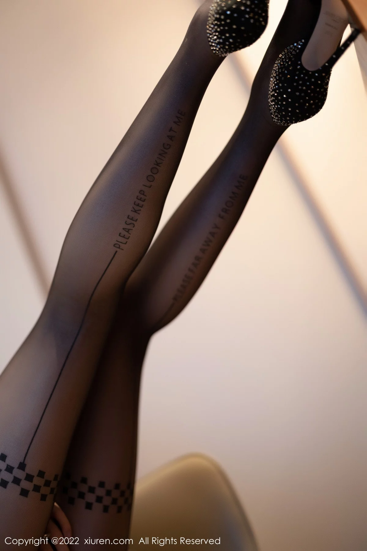 [[XiuRen秀人网]秀人网]No.5770_女神徐莉芝Booty脱白上衣露浅色情趣蕾丝内衣超薄黑丝诱惑写真84P