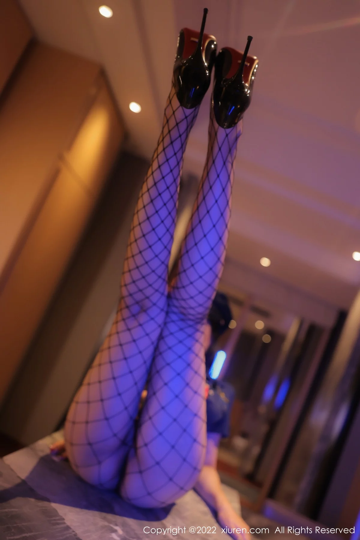 [[XiuRen秀人网]秀人网]No.5767_模特田冰冰酒店室内拍摄性感警官制服配黑丝网袜完美诱惑写真86P