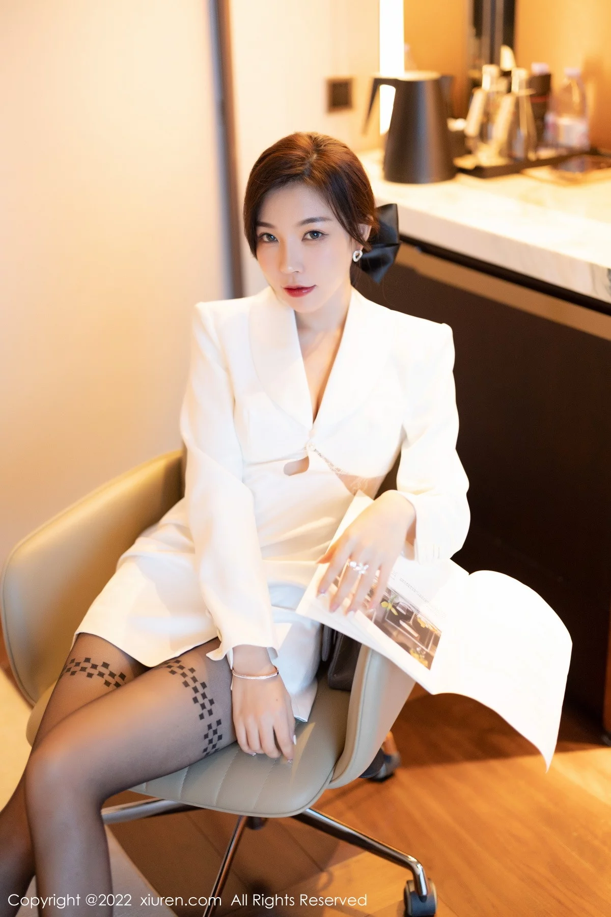 [[XiuRen秀人网]秀人网]No.5770_女神徐莉芝Booty脱白上衣露浅色情趣蕾丝内衣超薄黑丝诱惑写真84P