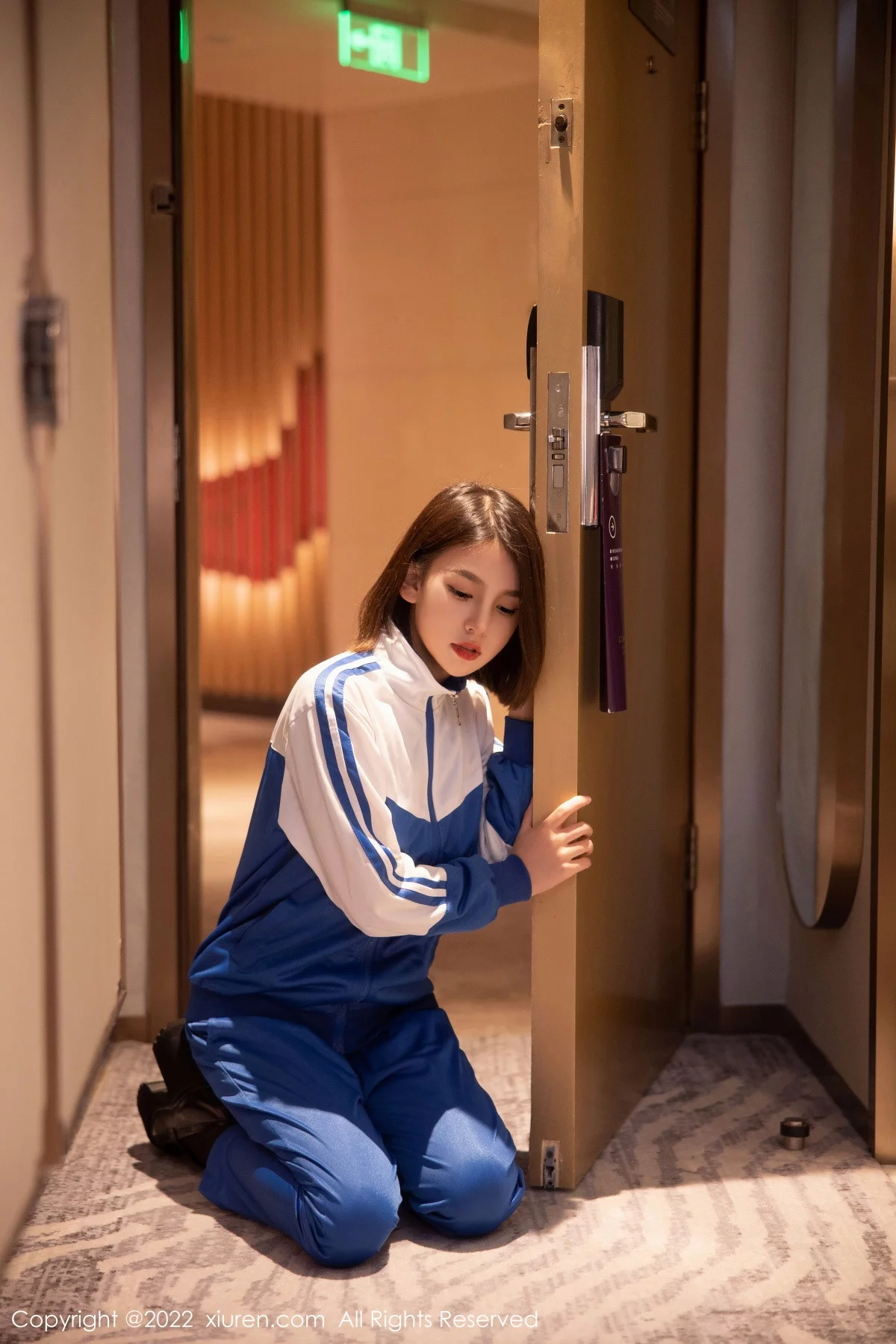 [[XiuRen秀人网]秀人网]No.5766_模特美羊羊宾馆场景脱运动装露黑色薄纱情趣内衣迷人诱惑写真90P