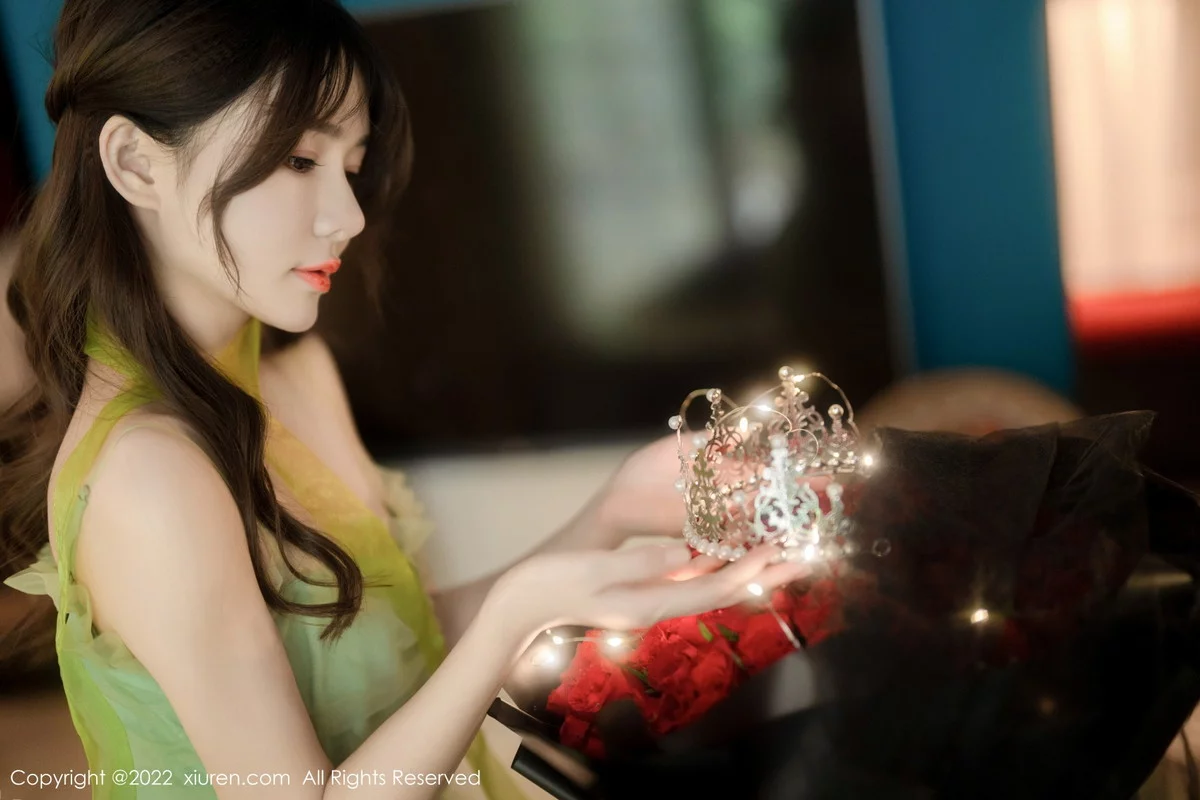 [[XiuRen秀人网]秀人网]No.5875_模特婠婠么私房性感淡绿色连衣裙秀曼妙身姿白嫩美腿诱惑写真85P