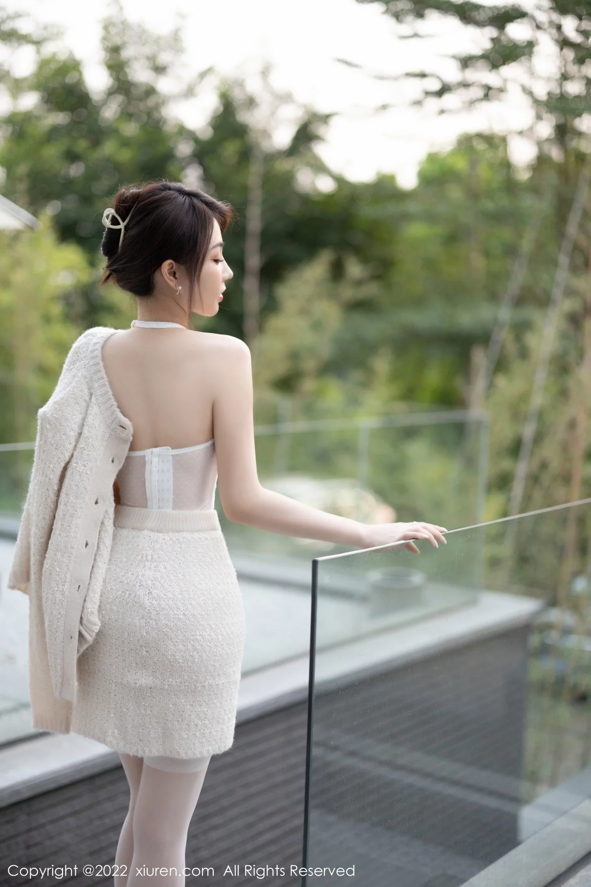 [[XiuRen秀人网]秀人网]No.5880_女神徐莉芝Booty半脱露性感白色蕾丝内衣配白丝吊袜诱惑写真88P