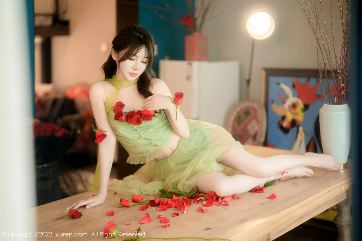 [[XiuRen秀人网]秀人网]No.5875_模特婠婠么私房性感淡绿色连衣裙秀曼妙身姿白嫩美腿诱惑写真85P